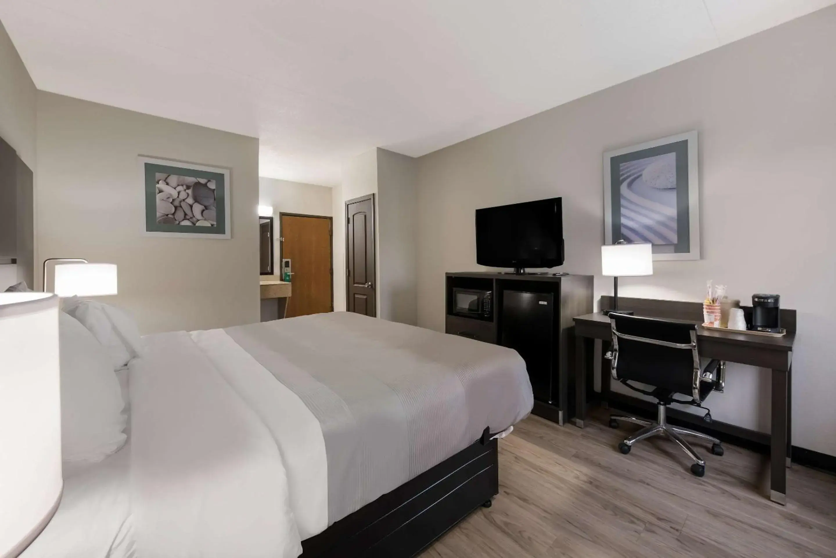 Bedroom, Bed in Quality Inn Merriam Kansas City Bedroom, Bed in Quality Inn Merriam Kansas City