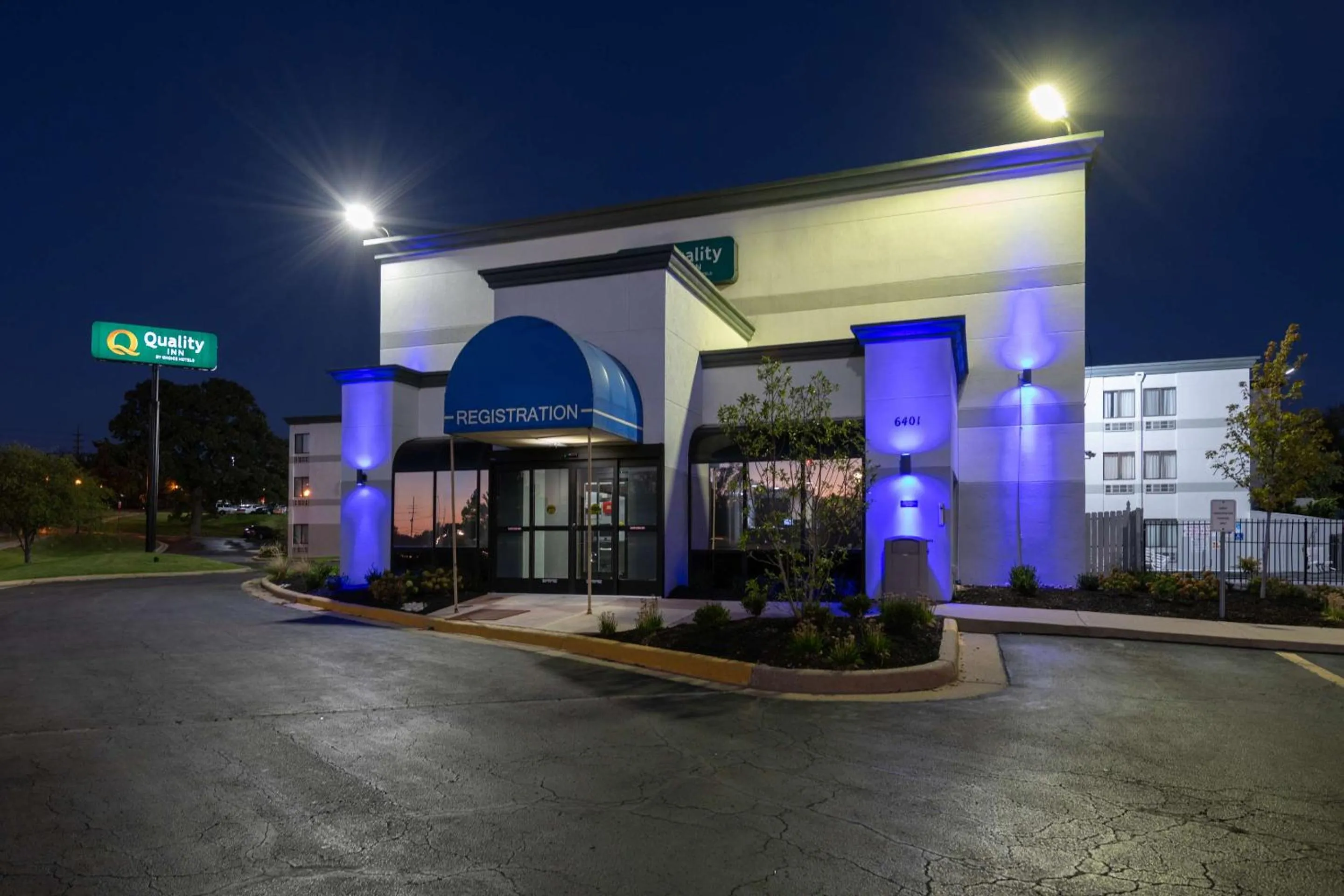 Property building in Quality Inn Merriam Kansas City