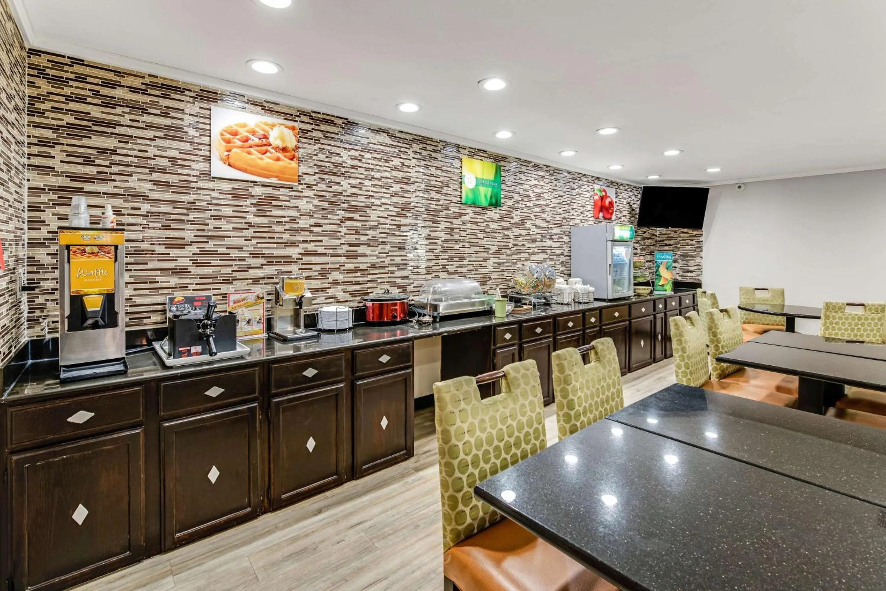 Breakfast in Quality Inn Merriam Kansas City