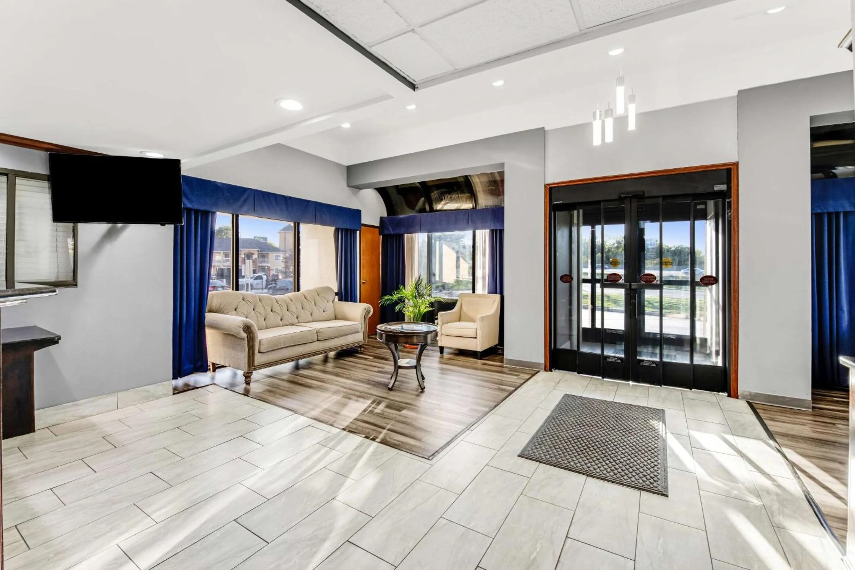 Lobby or reception in Quality Inn Merriam Kansas City