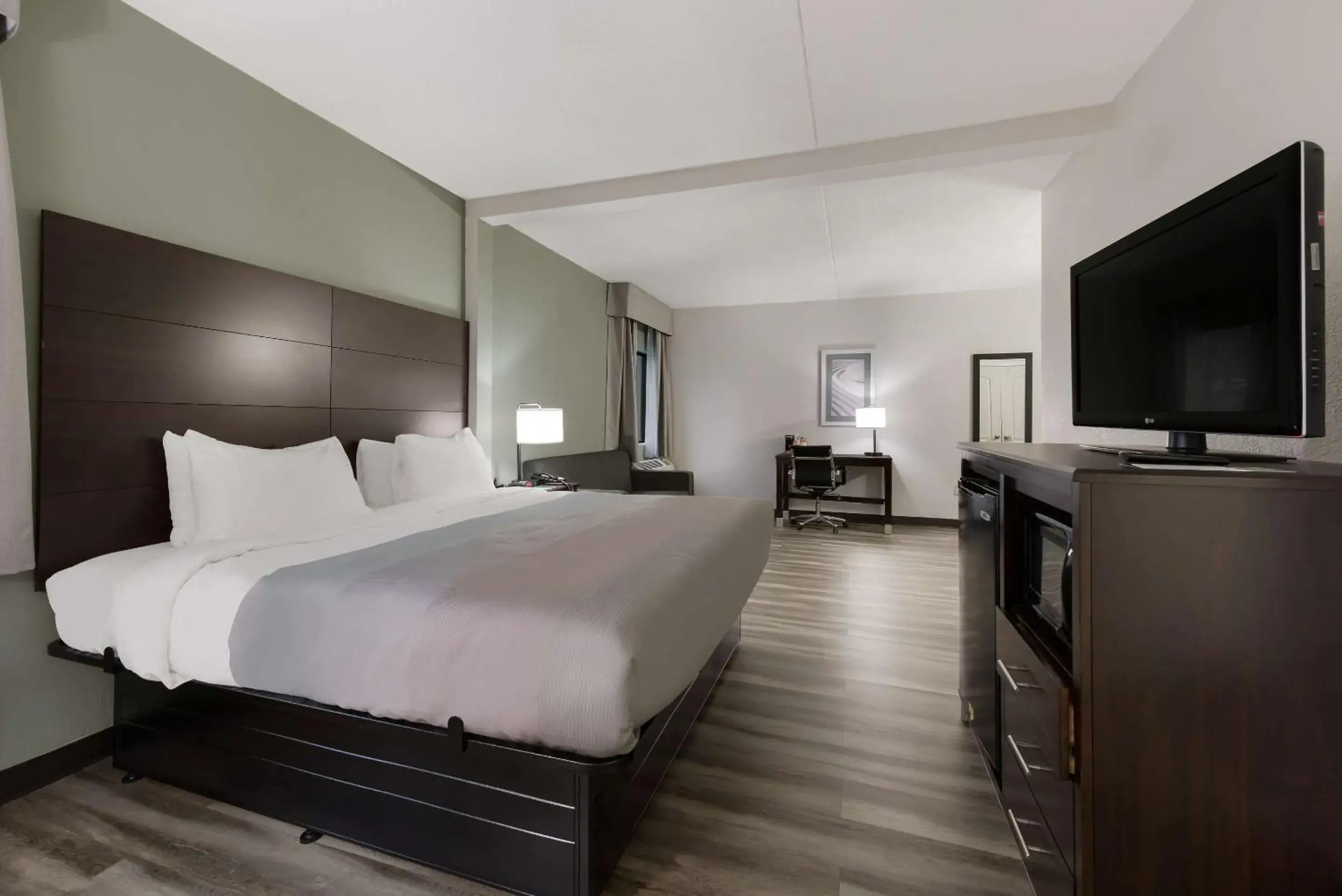 Bedroom, Bed in Quality Inn Merriam Kansas City Bedroom, Bed in Quality Inn Merriam Kansas City