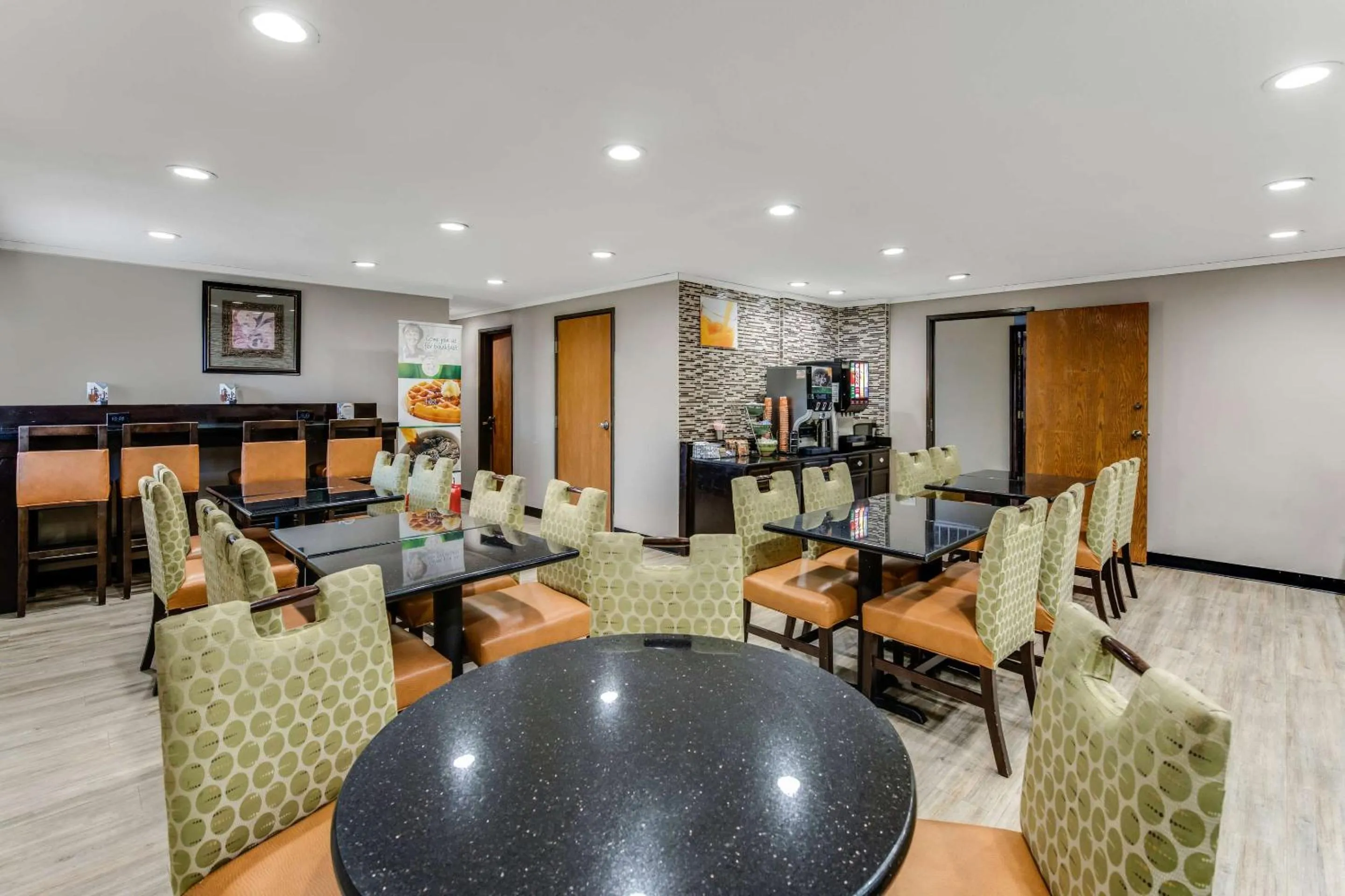 Breakfast in Quality Inn Merriam Kansas City