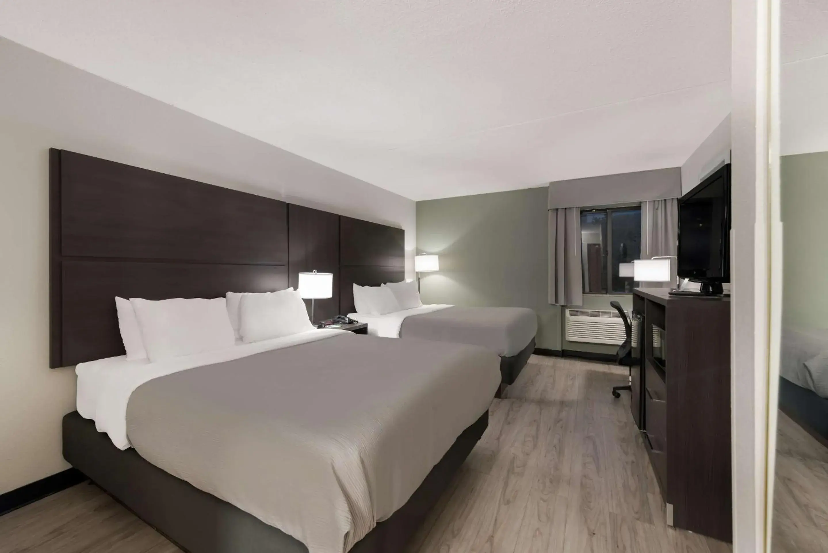 Standard Queen Room with Two Queen Beds - Non-Smoking in Quality Inn Merriam Kansas City Standard Queen Room with Two Queen Beds - Non-Smoking in Quality Inn Merriam Kansas City