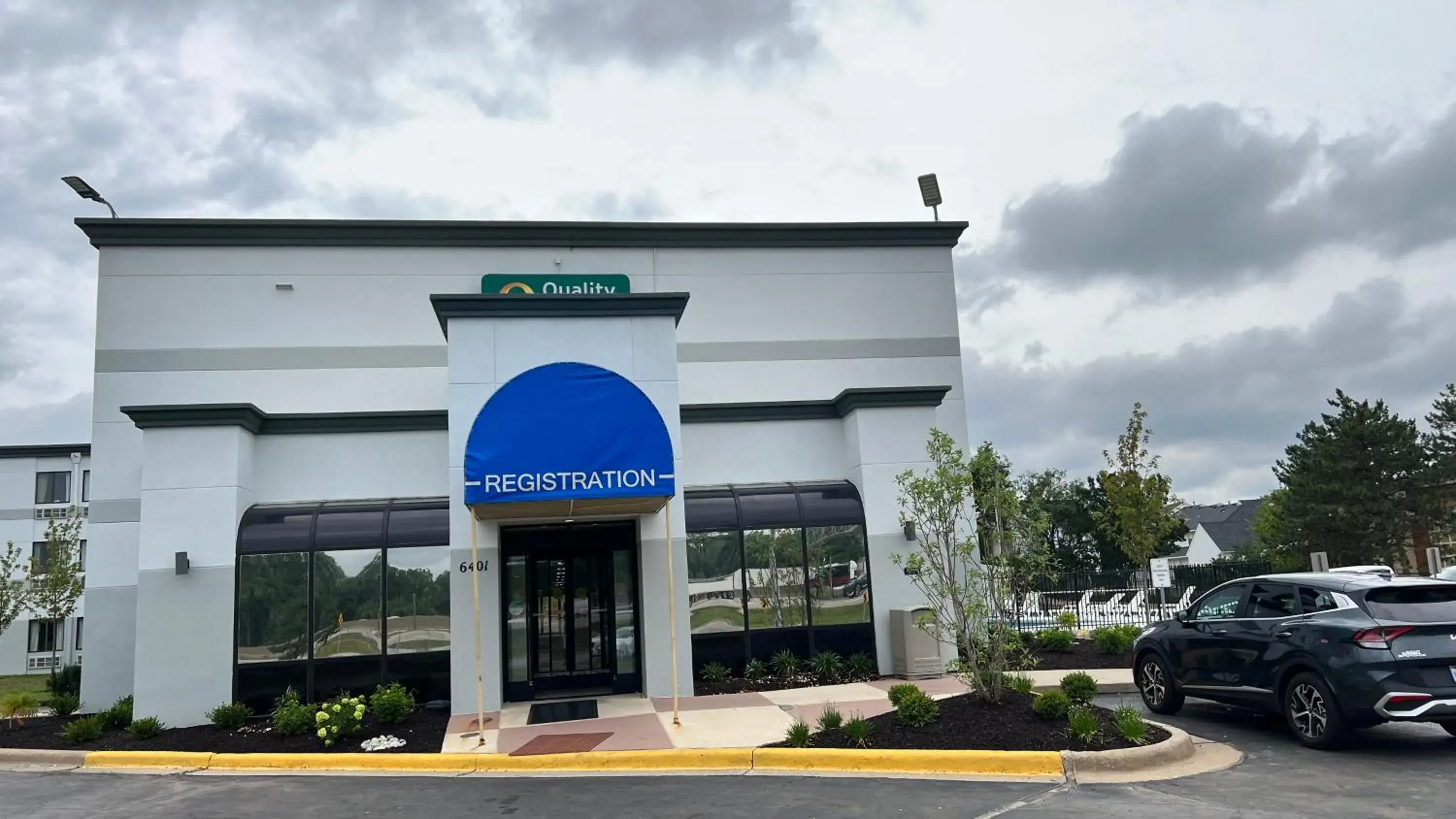 Property building in Quality Inn Merriam Kansas City Property building in Quality Inn Merriam Kansas City