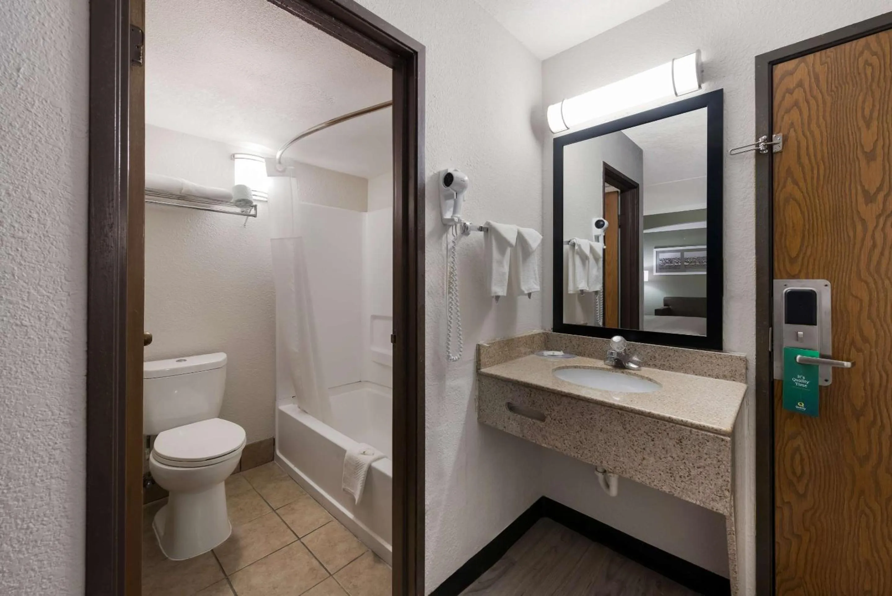 Bedroom in Quality Inn Merriam Kansas City