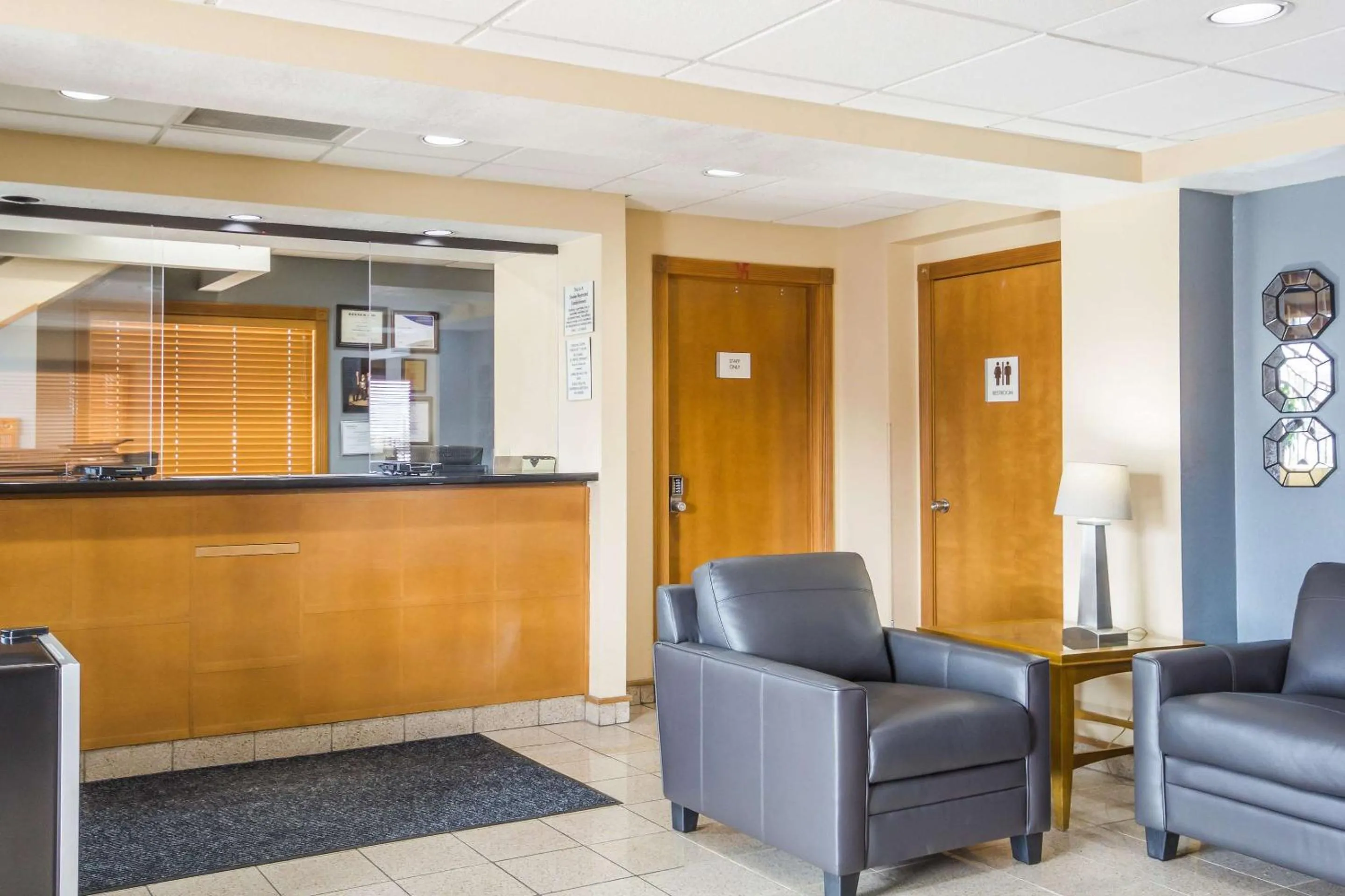 Lobby or reception in Econo Lodge Inn & Suites I-35 at Shawnee Mission