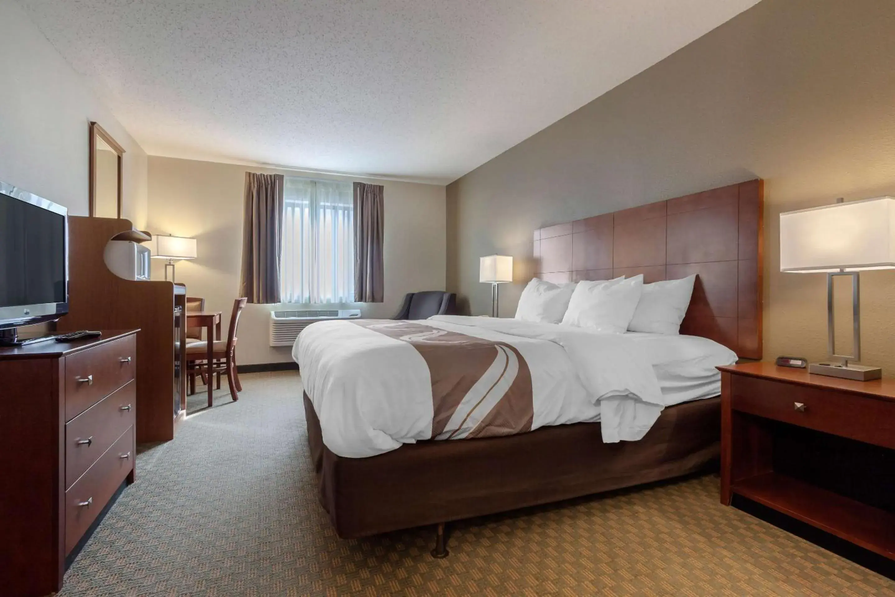 Bedroom, Bed in Quality Inn Hays I-70 Bedroom, Bed in Quality Inn Hays I-70