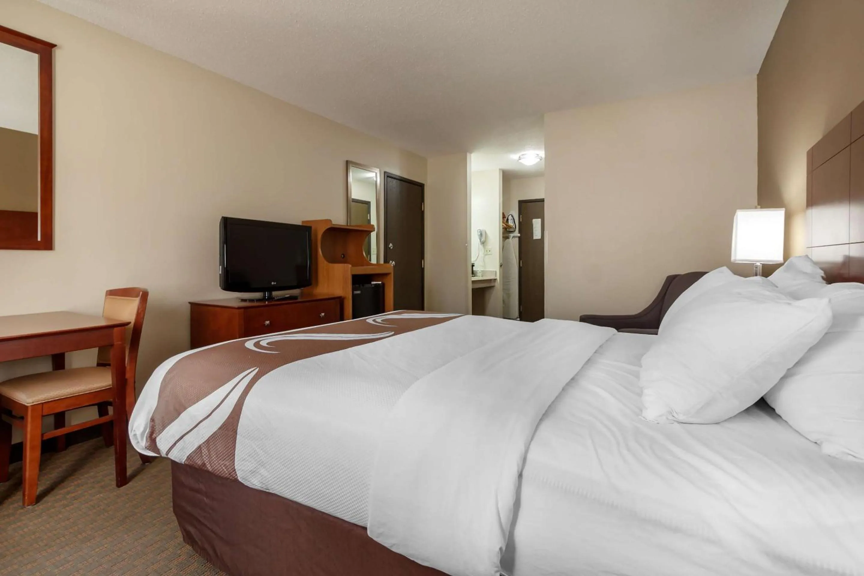 Bedroom, Bed in Quality Inn Hays I-70