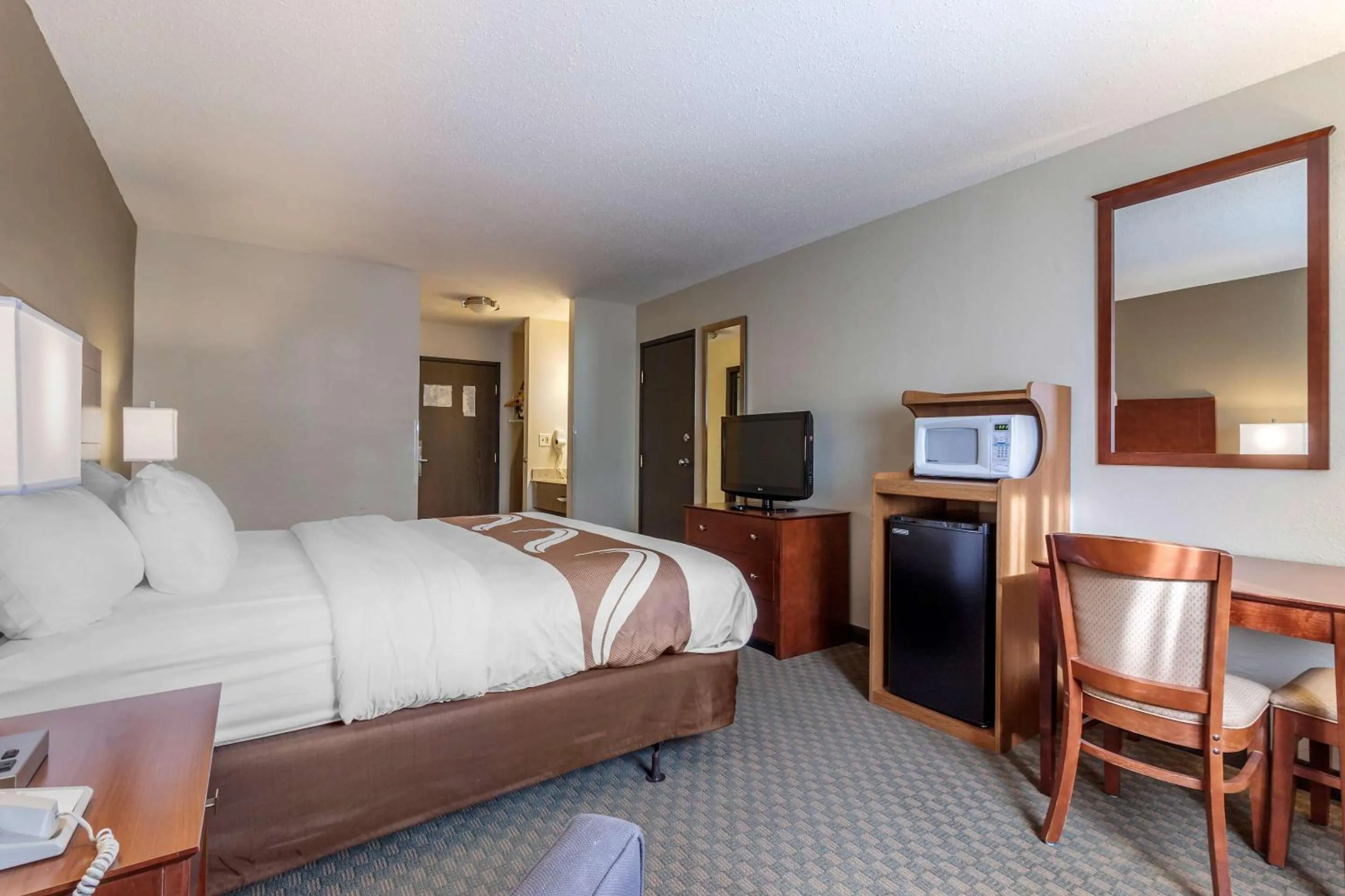 Bedroom, Bed in Quality Inn Hays I-70