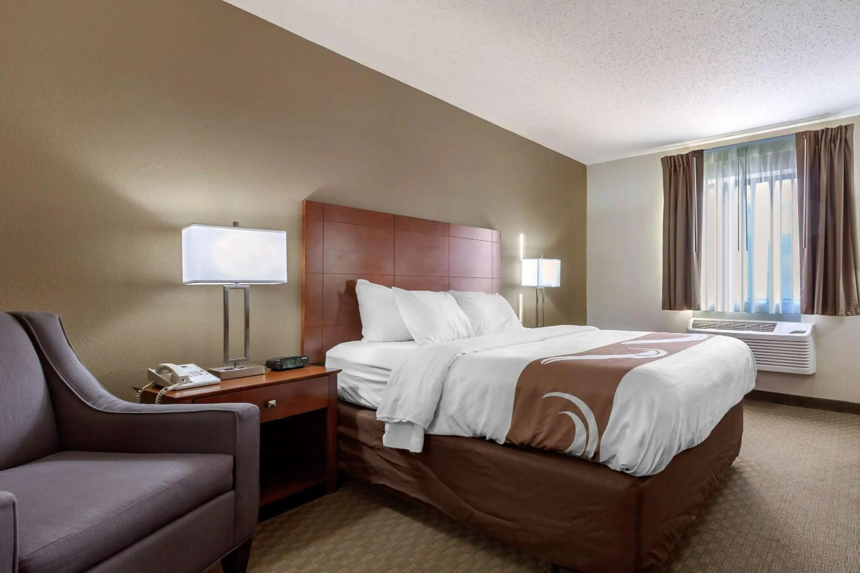 Bedroom, Bed in Quality Inn Hays I-70