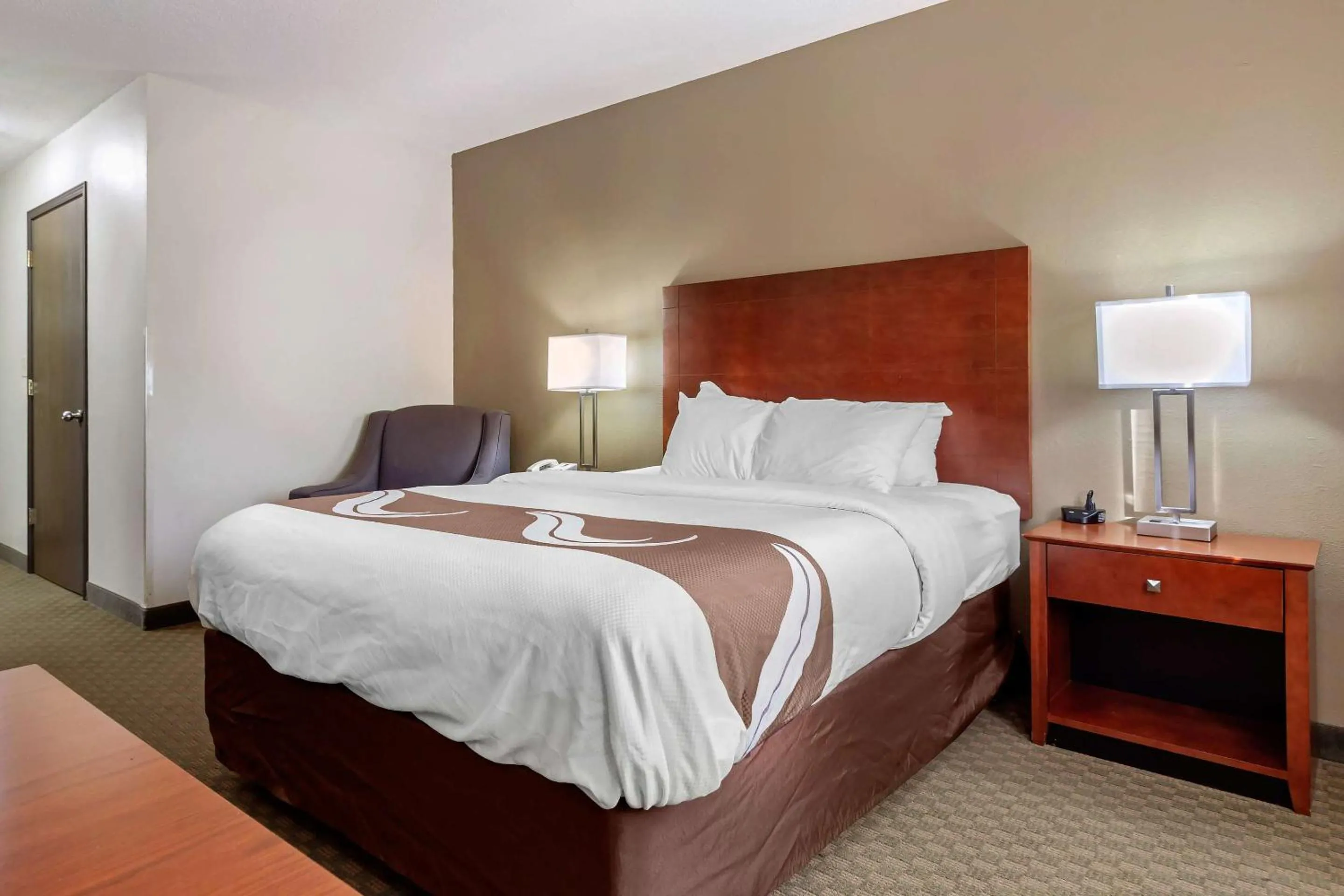 Bedroom, Bed in Quality Inn Hays I-70