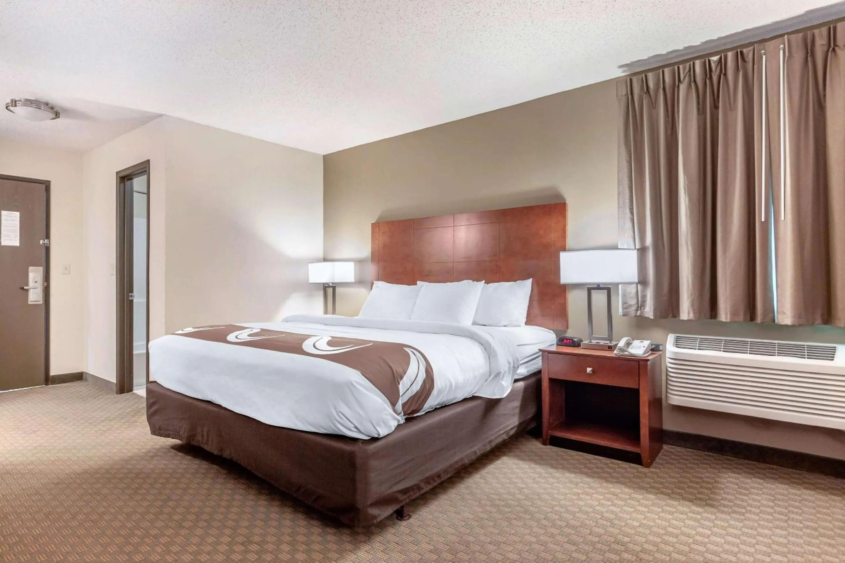 Bedroom, Bed in Quality Inn Hays I-70