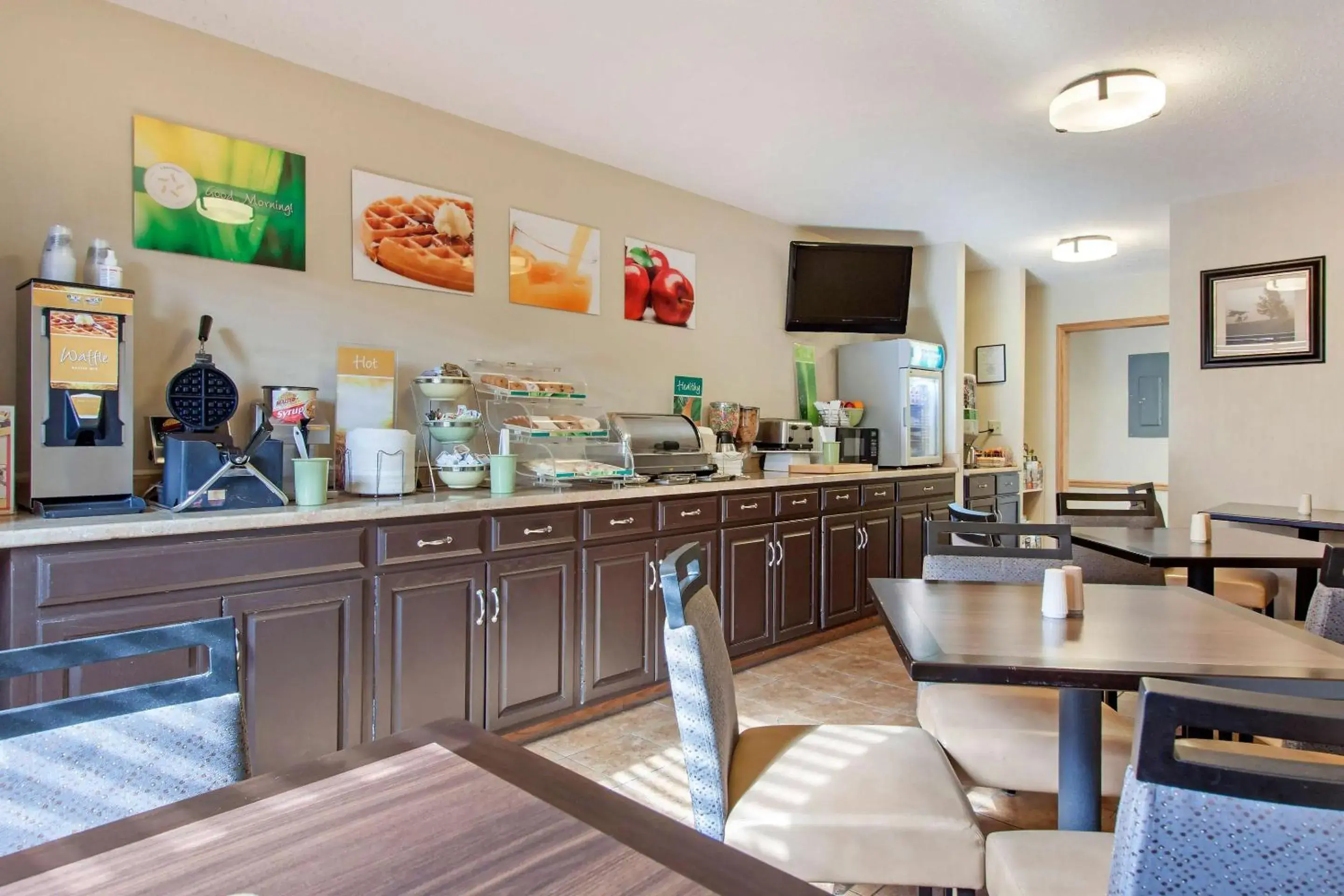 Breakfast in Quality Inn Hays I-70 Breakfast in Quality Inn Hays I-70