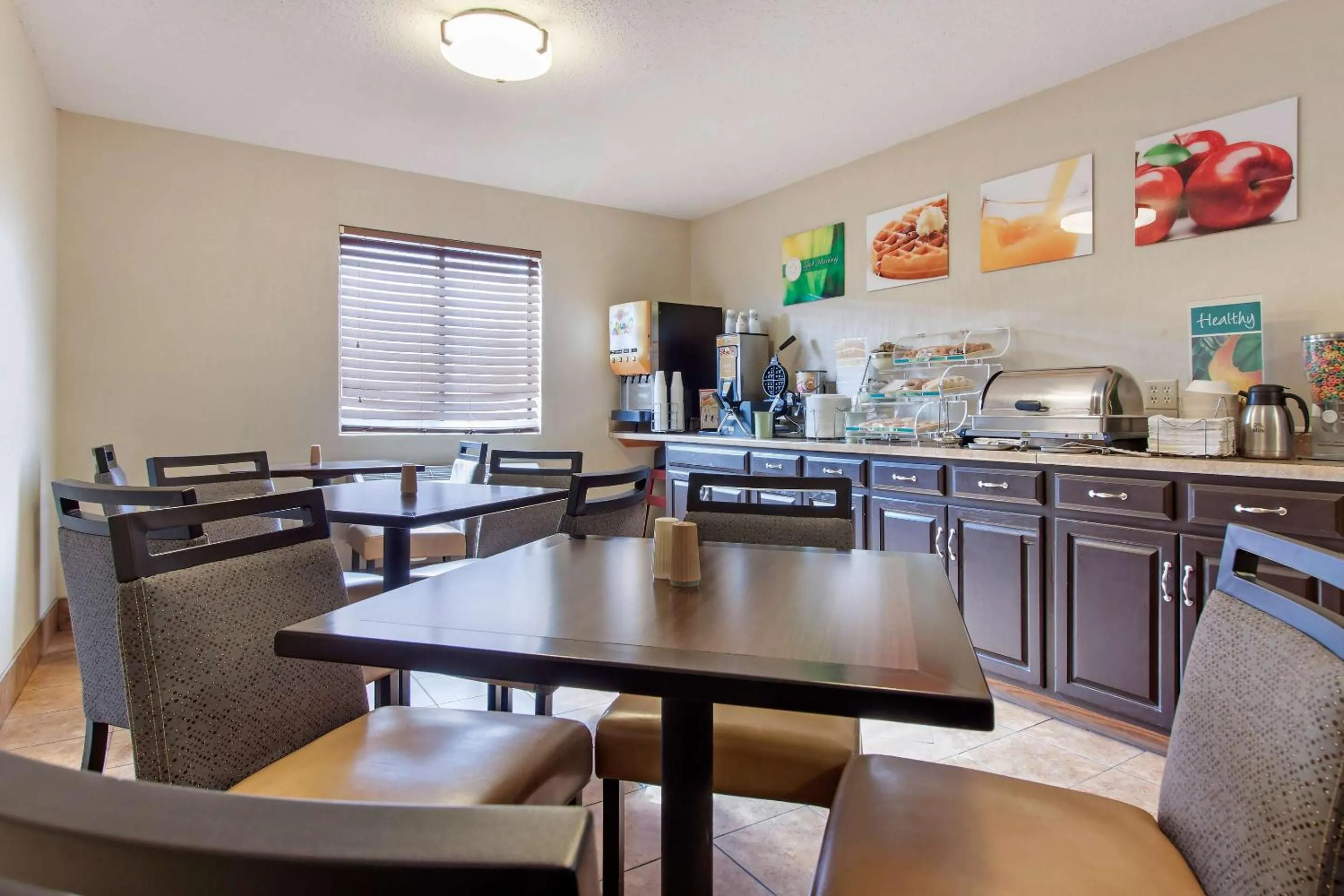 Breakfast in Quality Inn Hays I-70