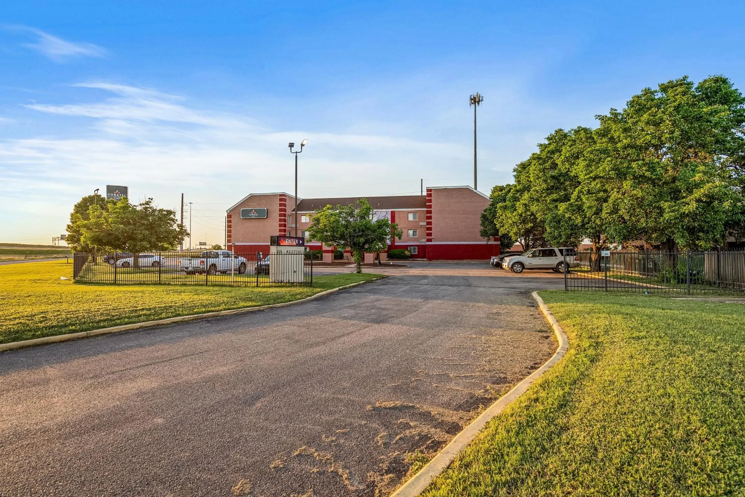 Property building in Coratel Plus Suites Wichita West Airport