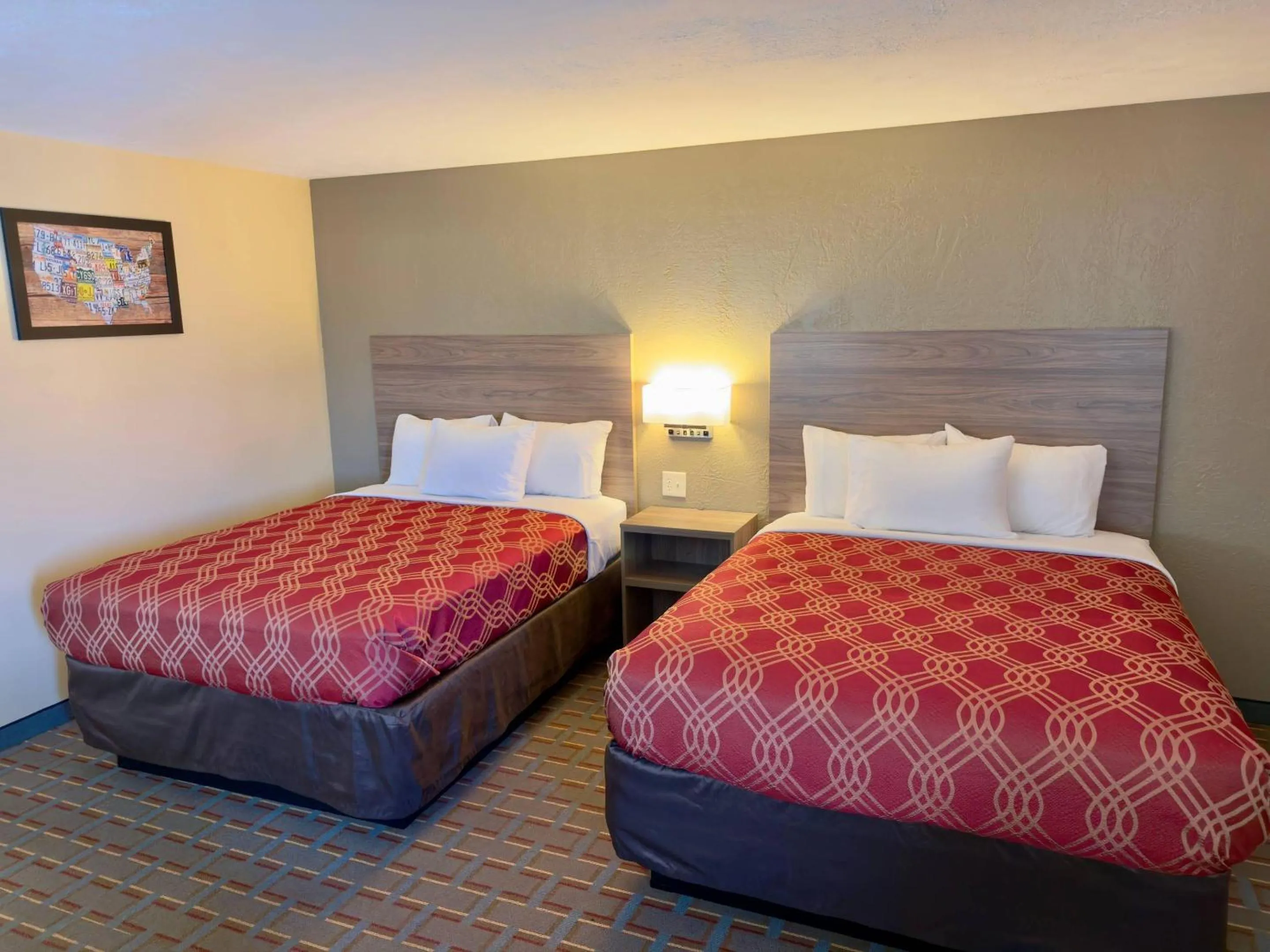 Bedroom, Bed in Econo Lodge Lansing - Leavenworth