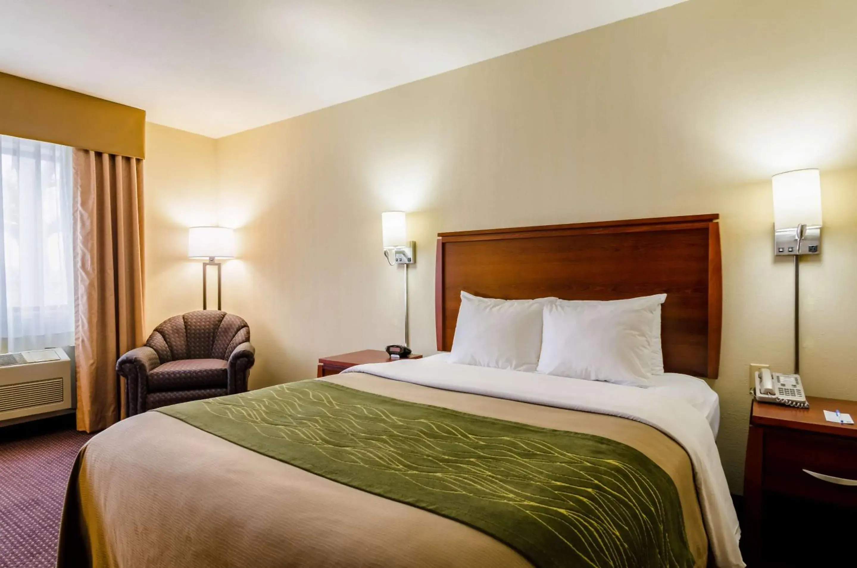 Bedroom, Bed in Comfort Inn Colby Bedroom, Bed in Comfort Inn Colby