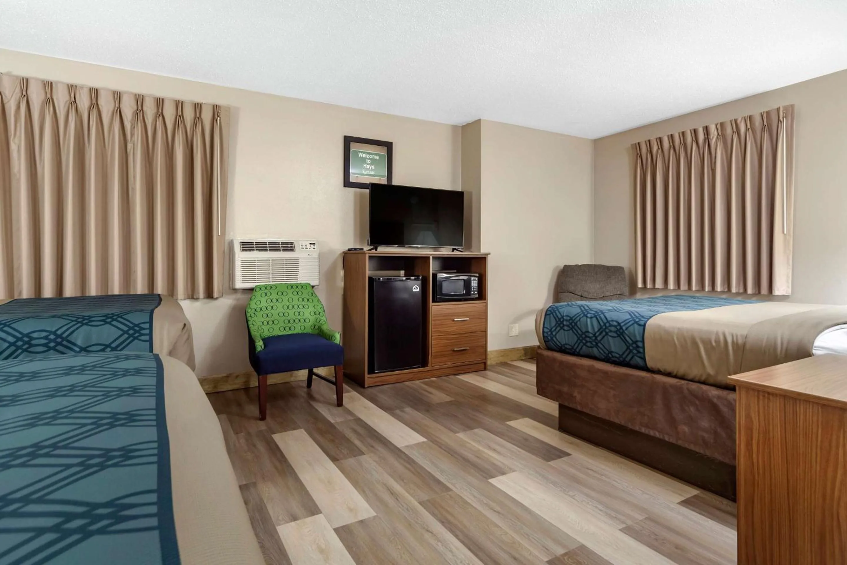 Bedroom, Bed in Econo Lodge Hays I-70