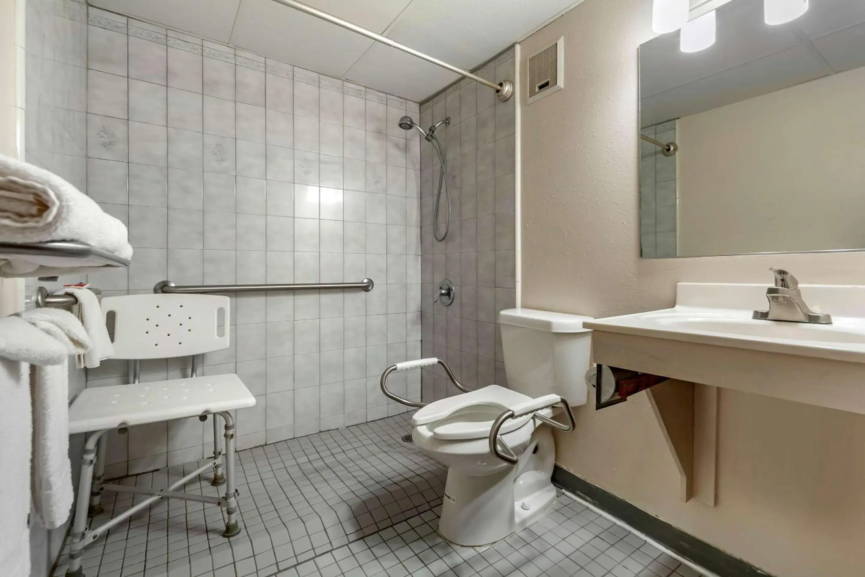 Bedroom in Econo Lodge Hays I-70 Bedroom in Econo Lodge Hays I-70