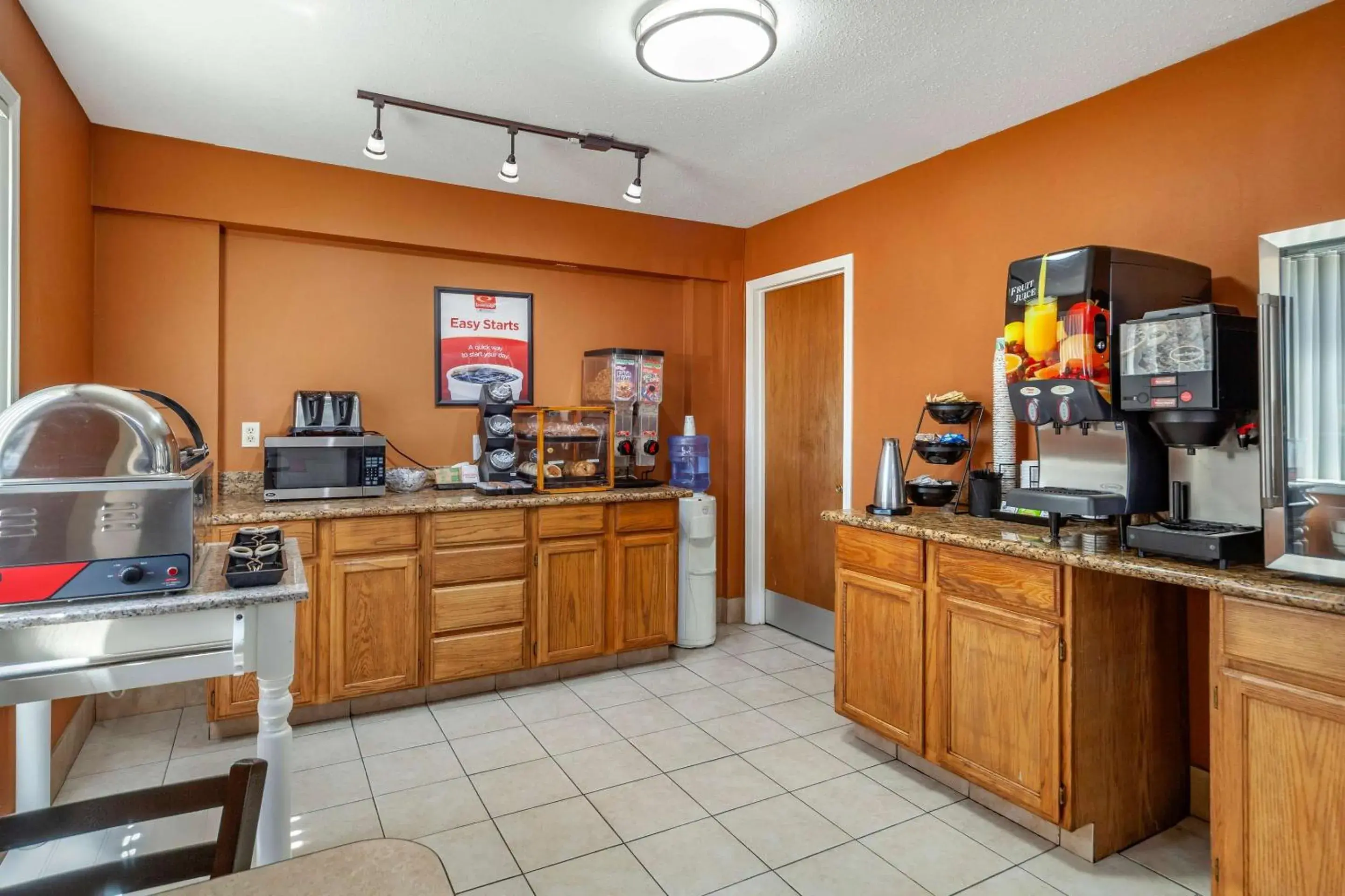 Breakfast in Econo Lodge Hays I-70 Breakfast in Econo Lodge Hays I-70