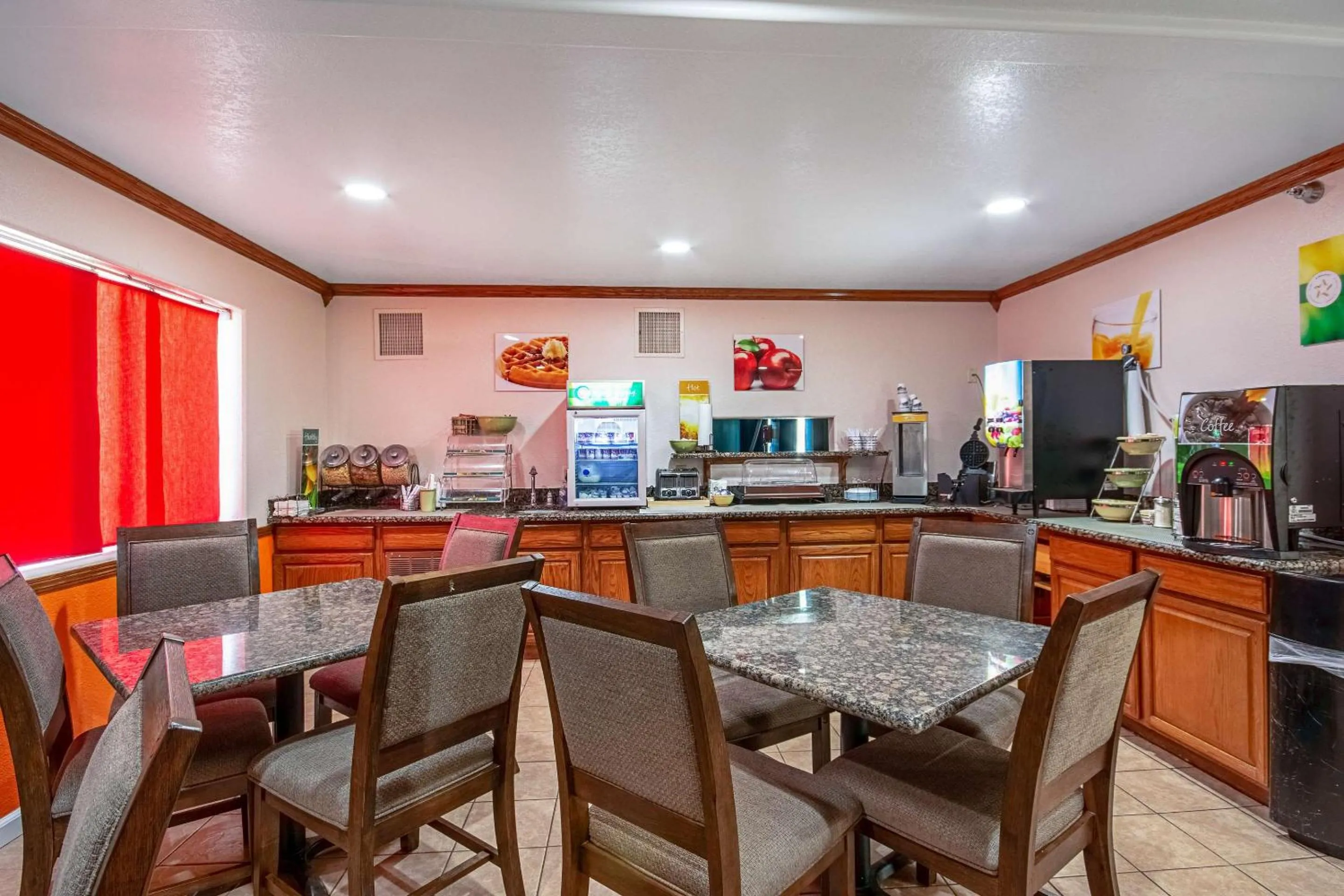 Breakfast in Quality Inn Dodge City