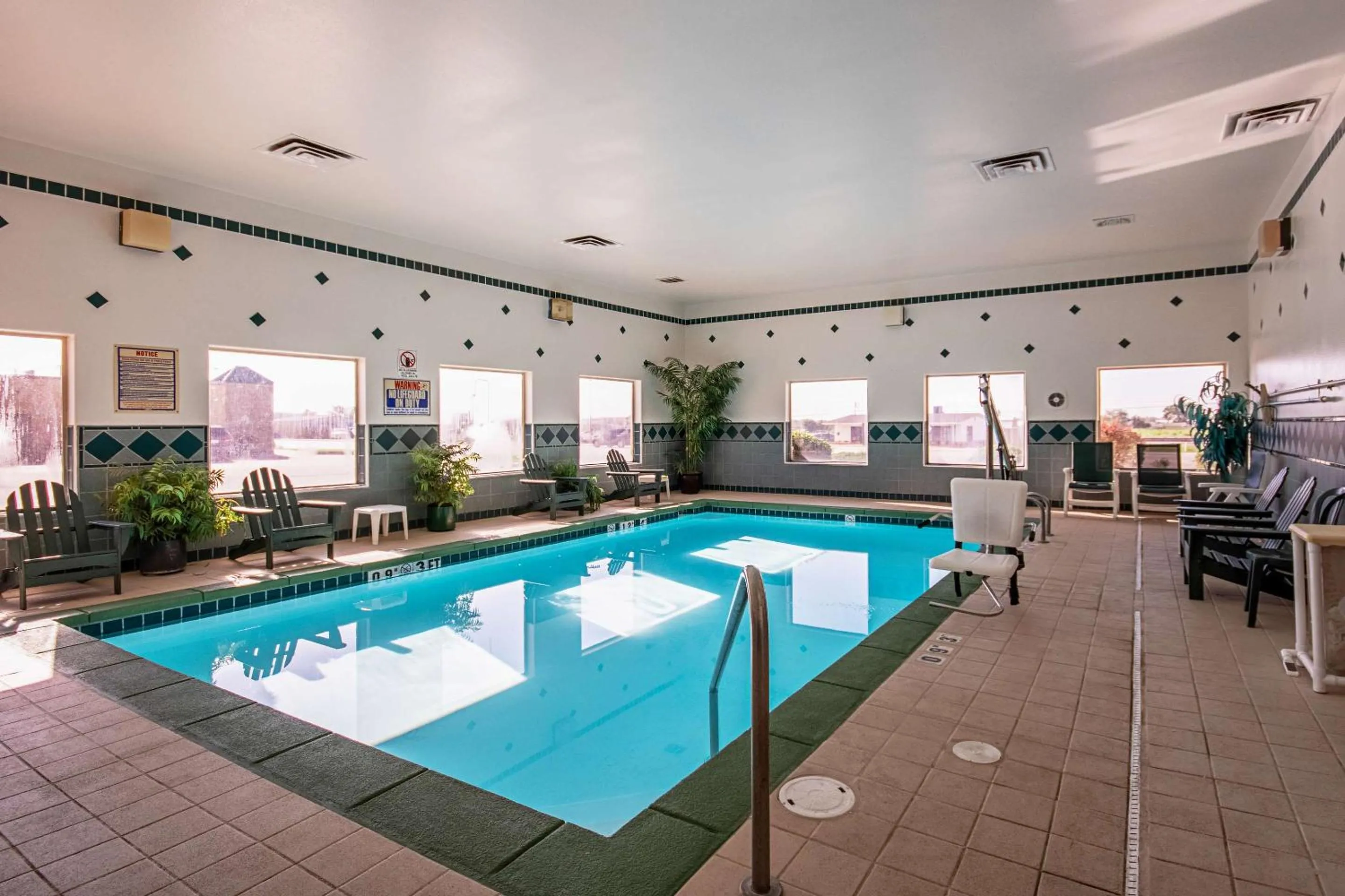 Swimming pool in Quality Inn Dodge City