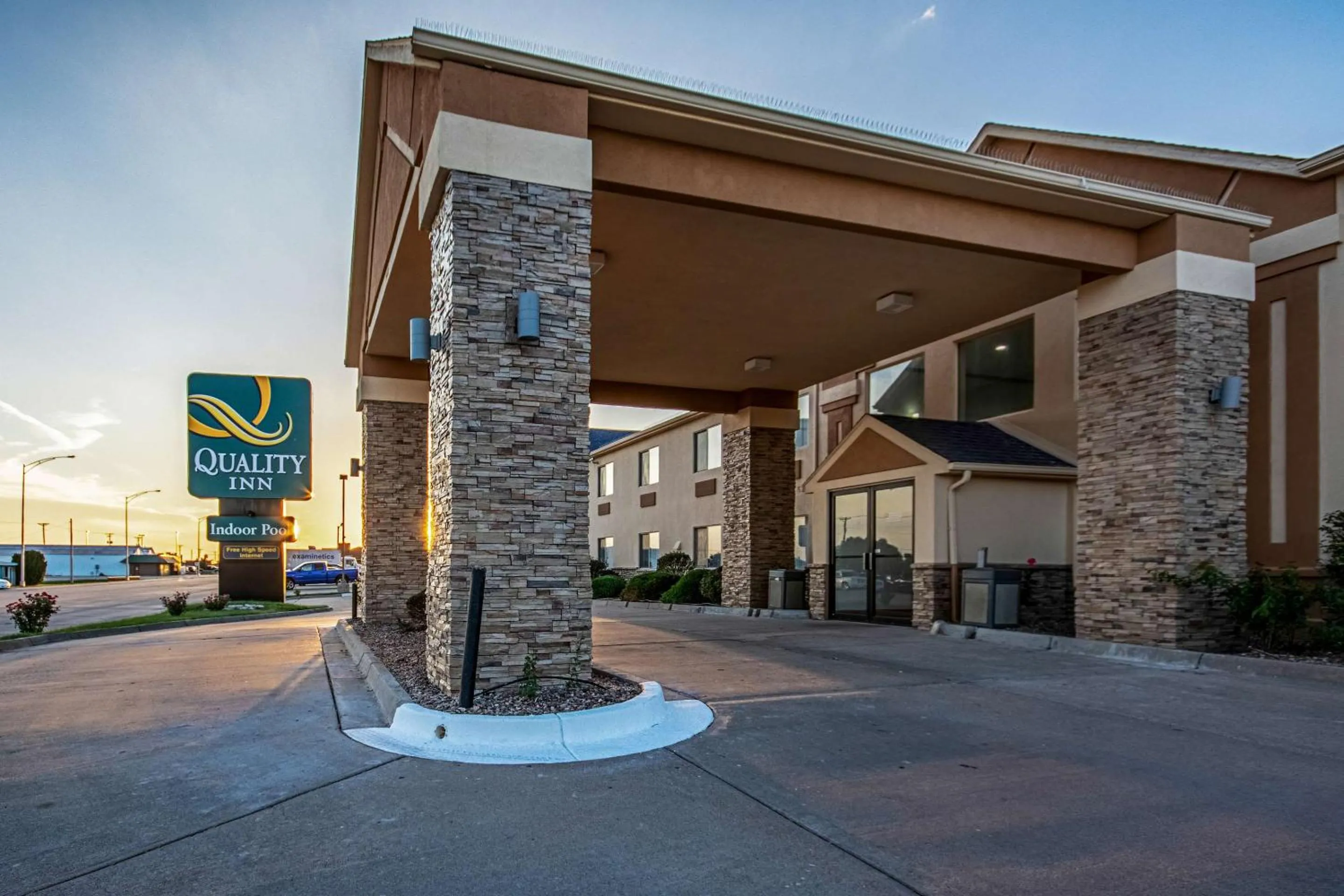 Property building in Quality Inn Dodge City