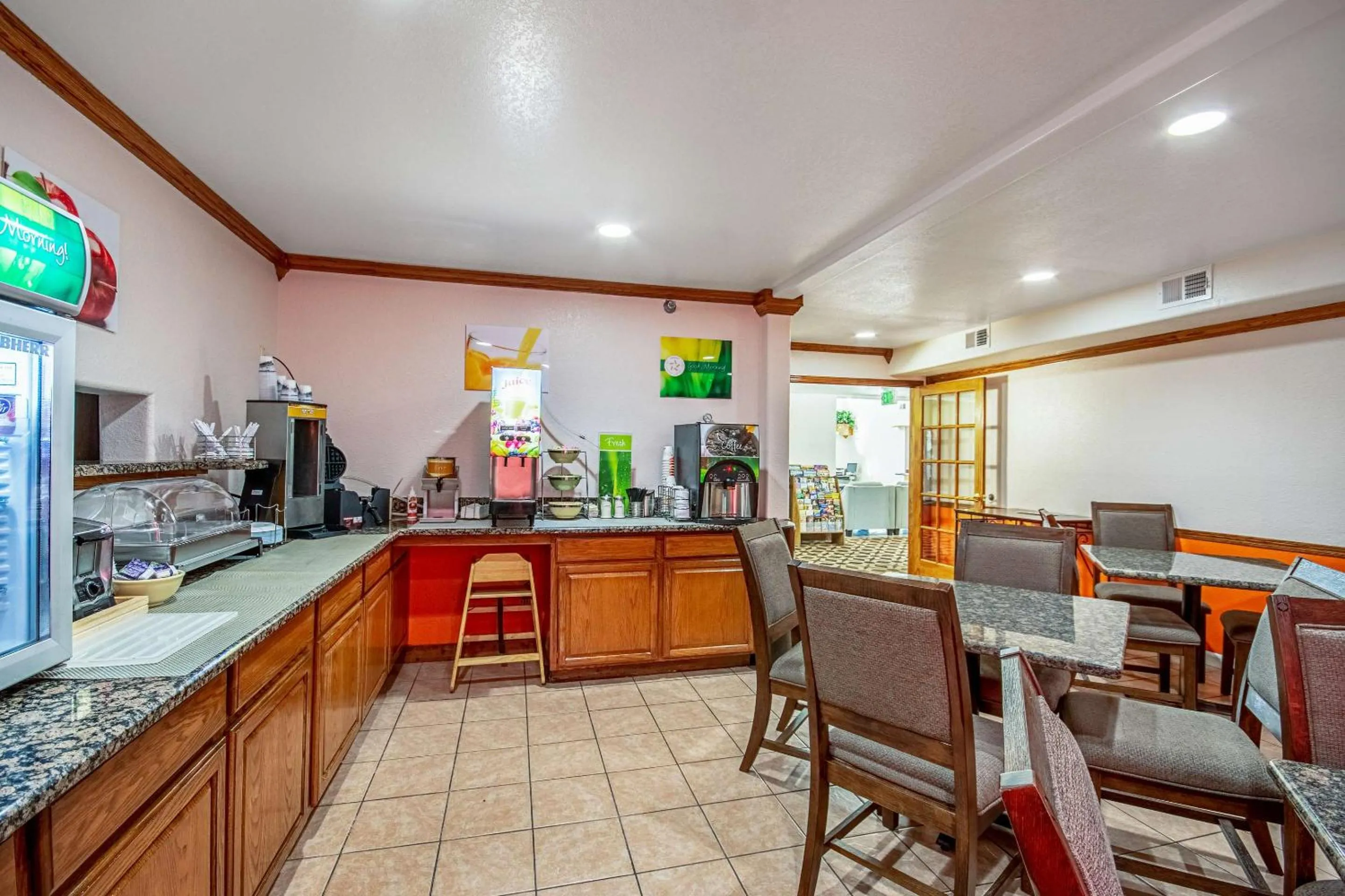 Breakfast in Quality Inn Dodge City