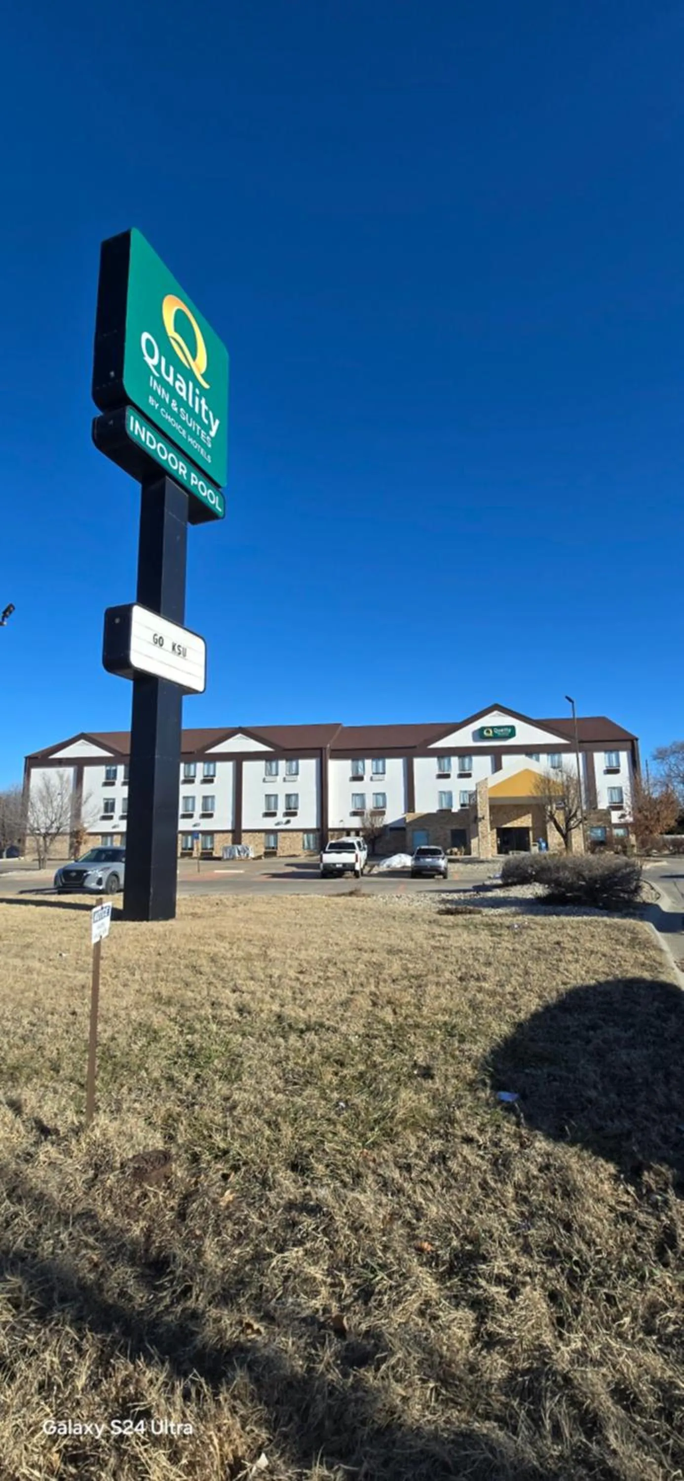 Property building in Quality Inn & Suites Manhattan