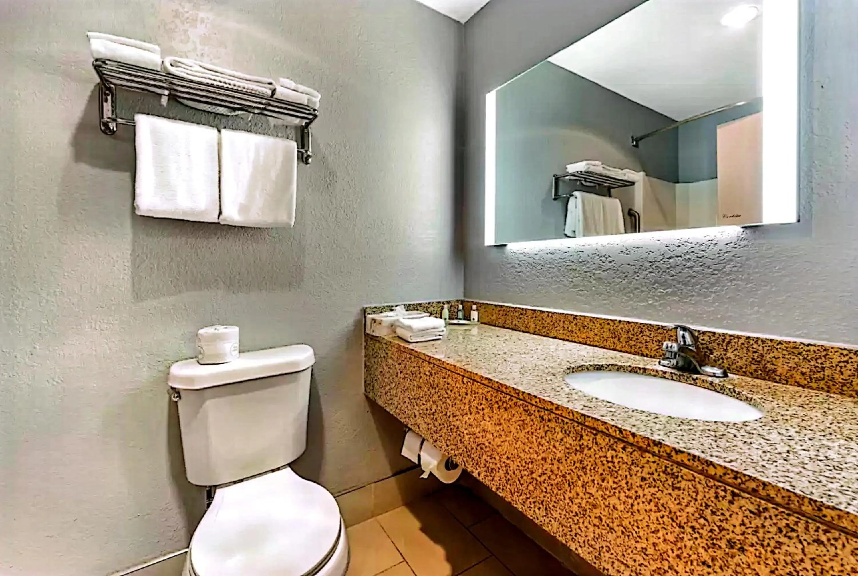 Quality Inn & Suites Manhattan