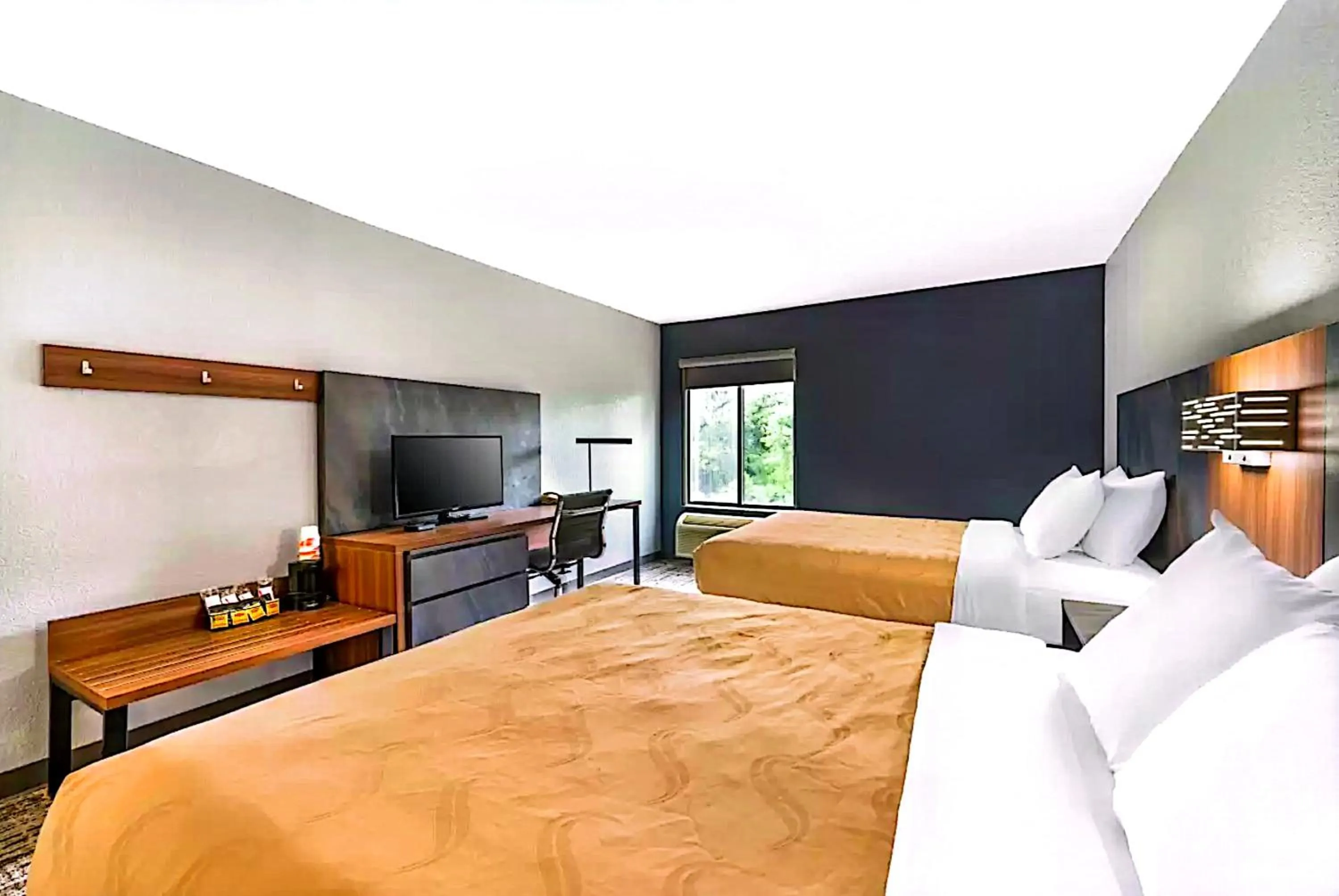 Bed in Quality Inn & Suites Manhattan