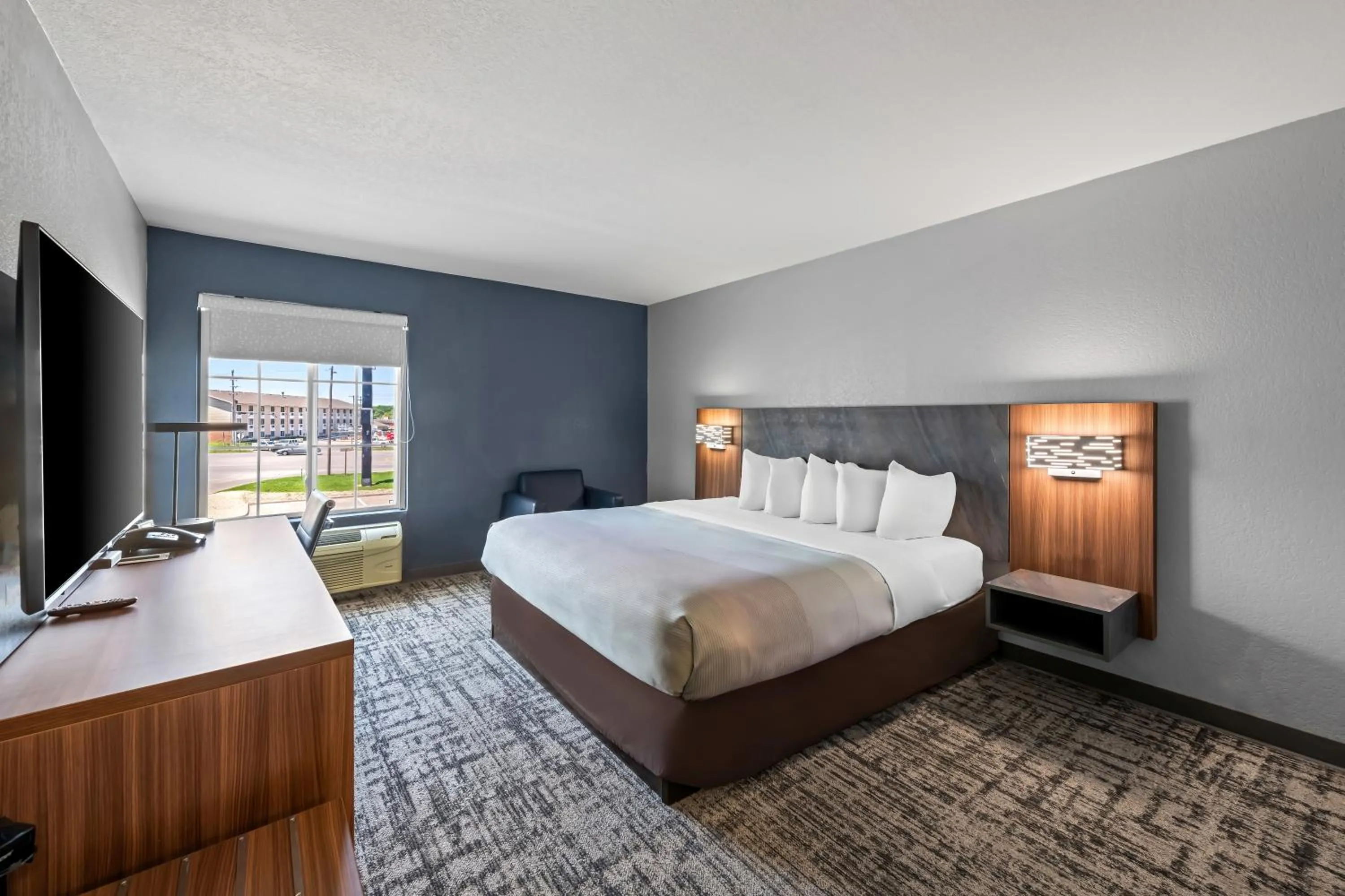 Bed in Quality Inn & Suites Manhattan