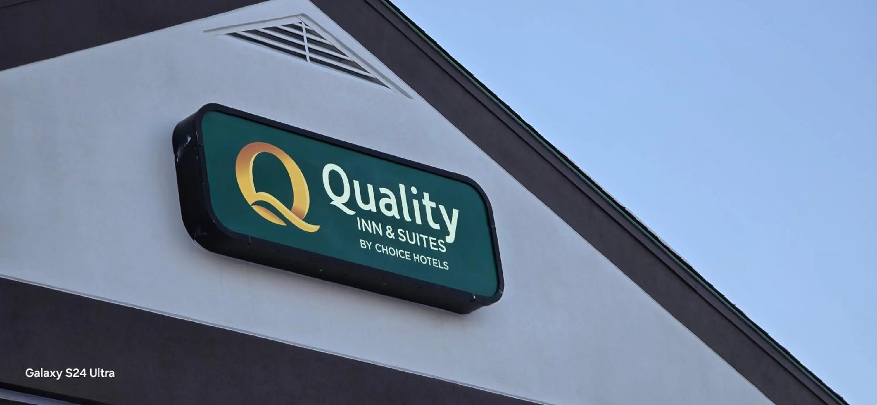 Property building in Quality Inn & Suites Manhattan