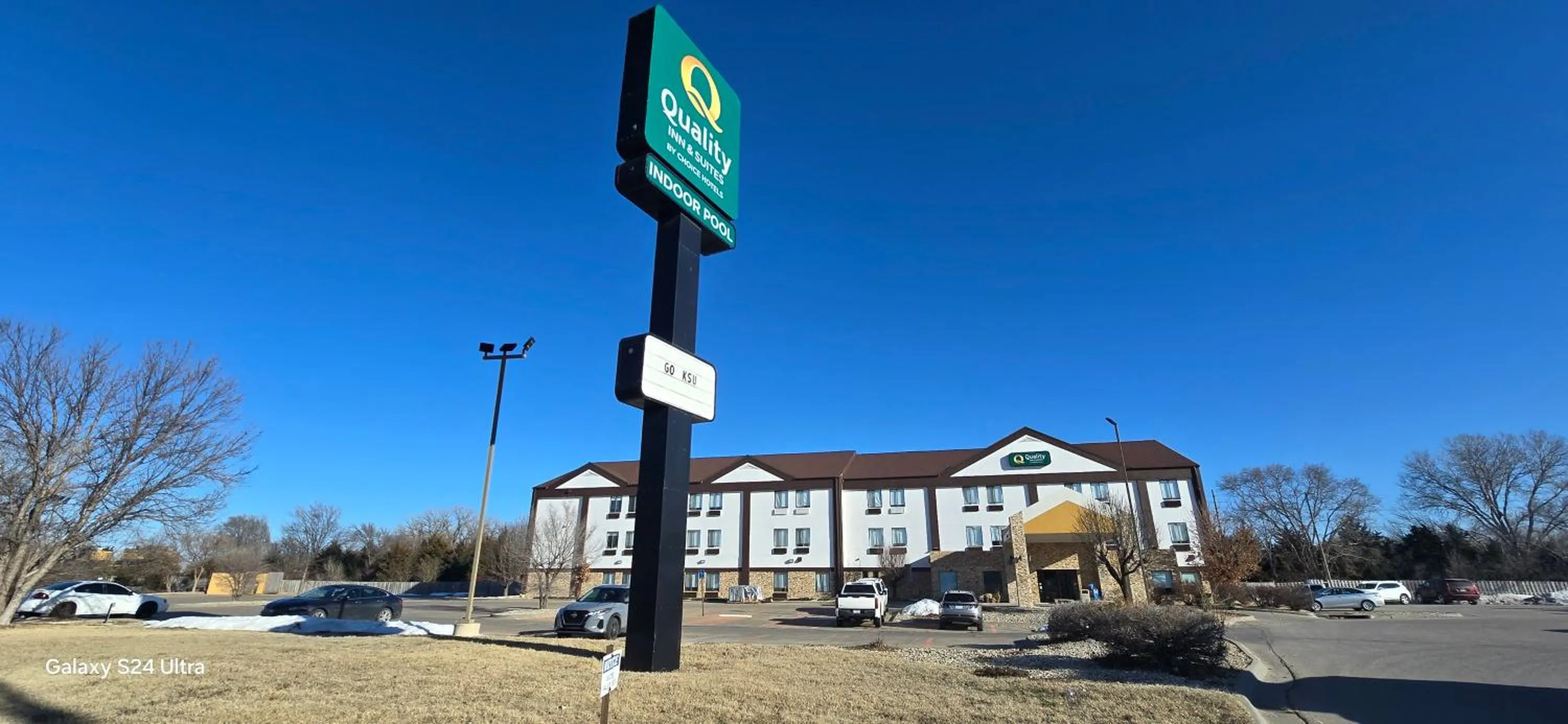 Property building in Quality Inn & Suites Manhattan