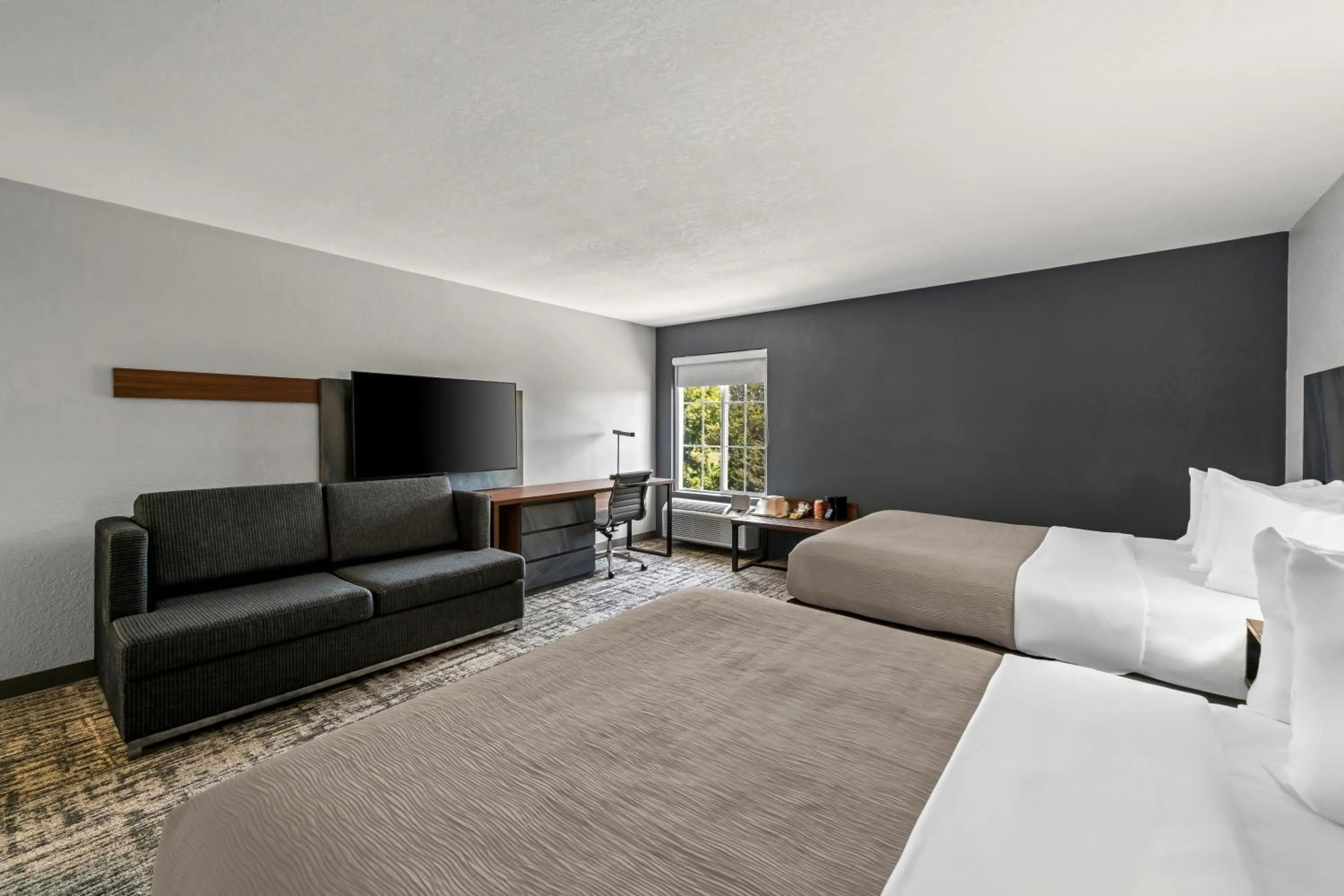 Bed in Quality Inn & Suites Manhattan