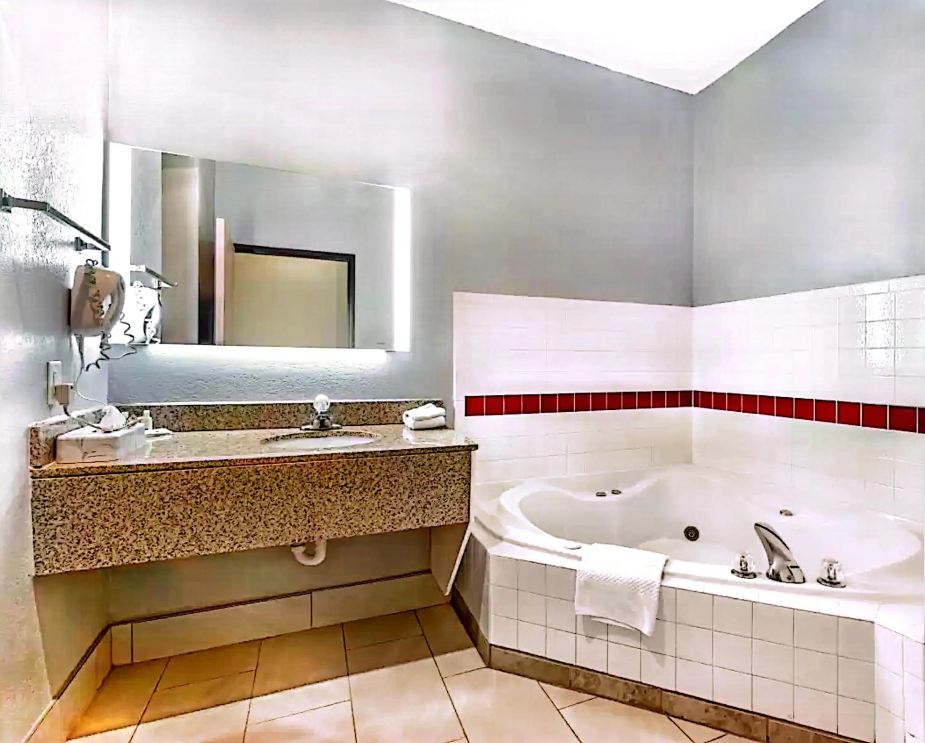 Quality Inn & Suites Manhattan