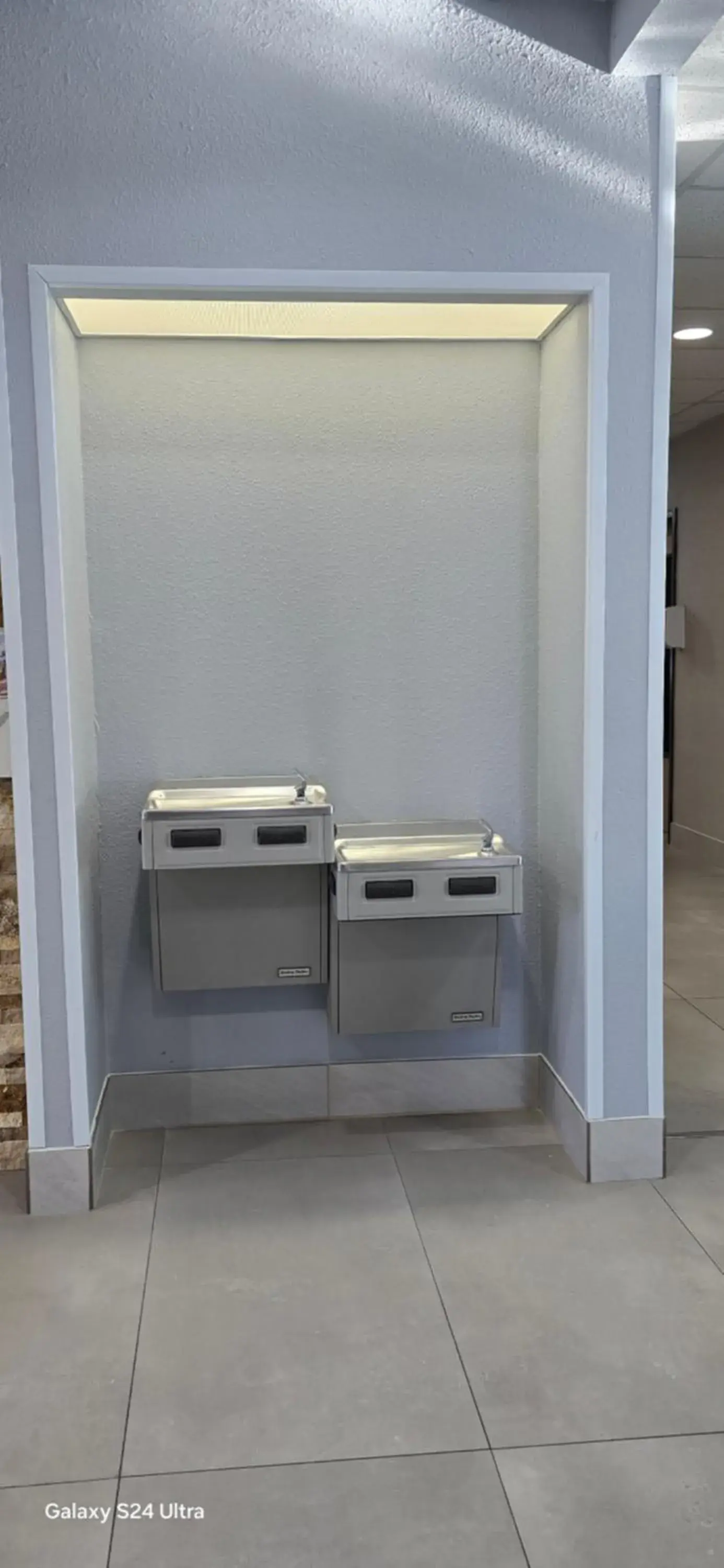 Property building in Quality Inn & Suites Manhattan Property building in Quality Inn & Suites Manhattan