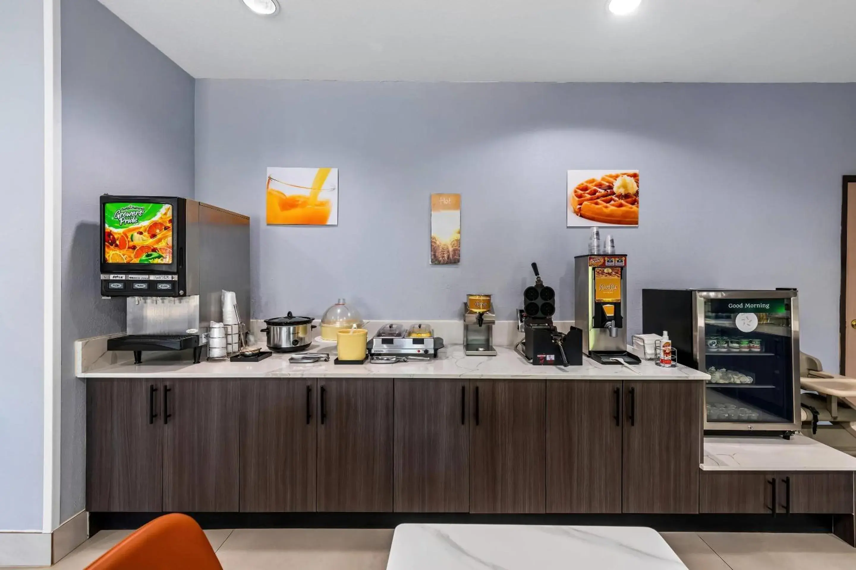 Breakfast in Quality Inn & Suites Manhattan Breakfast in Quality Inn & Suites Manhattan
