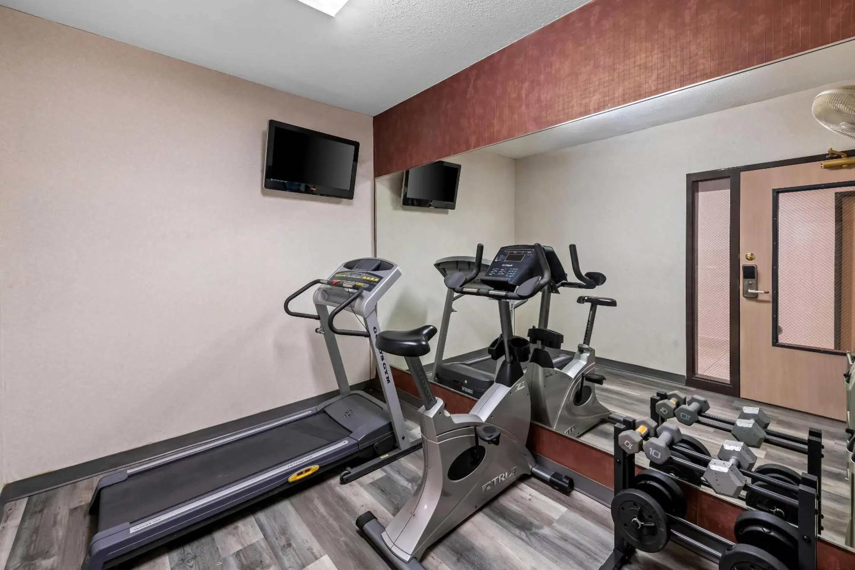 Fitness centre/facilities in Quality Inn & Suites Manhattan Fitness centre/facilities in Quality Inn & Suites Manhattan