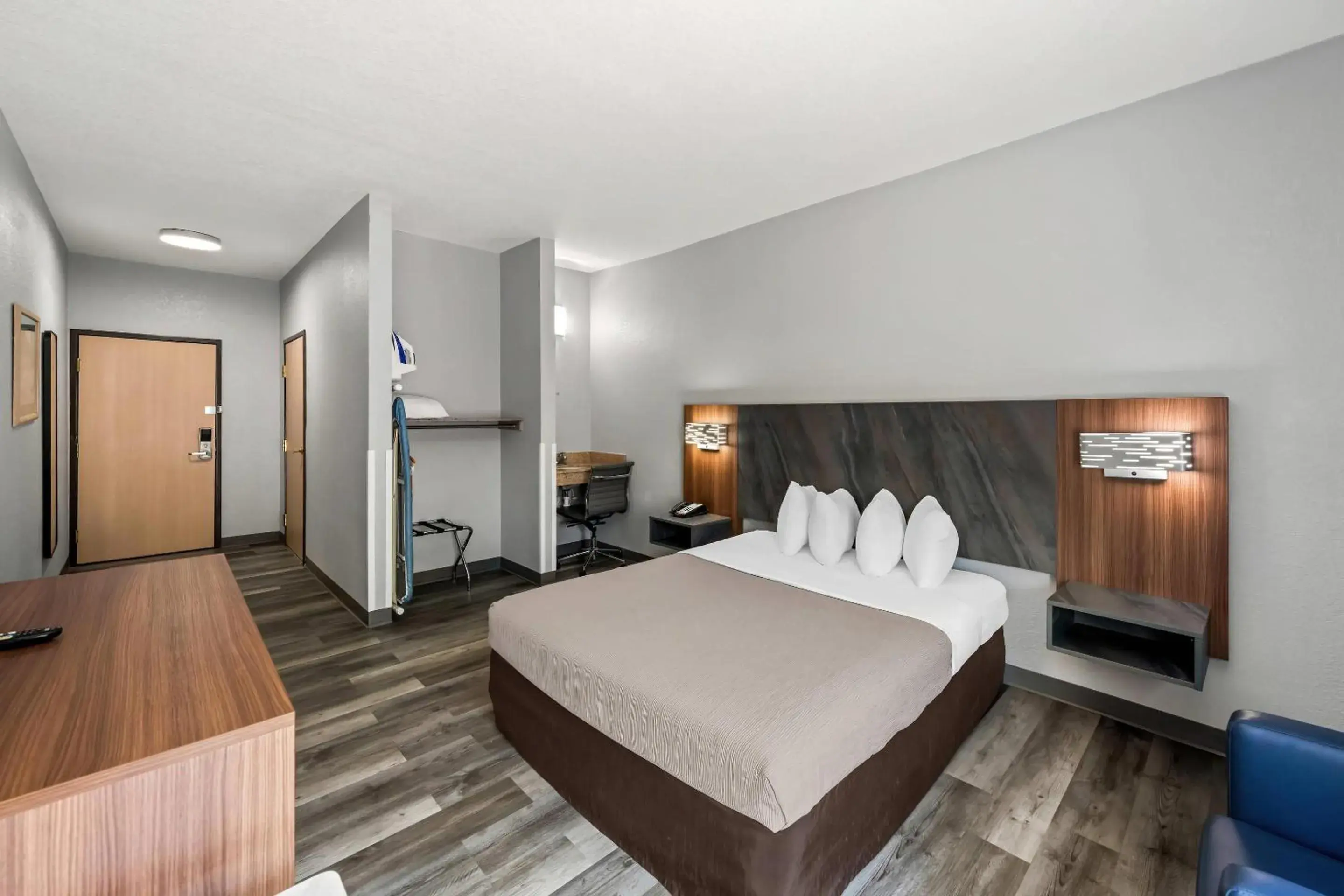 Bedroom, Bed in Quality Inn & Suites Manhattan Bedroom, Bed in Quality Inn & Suites Manhattan