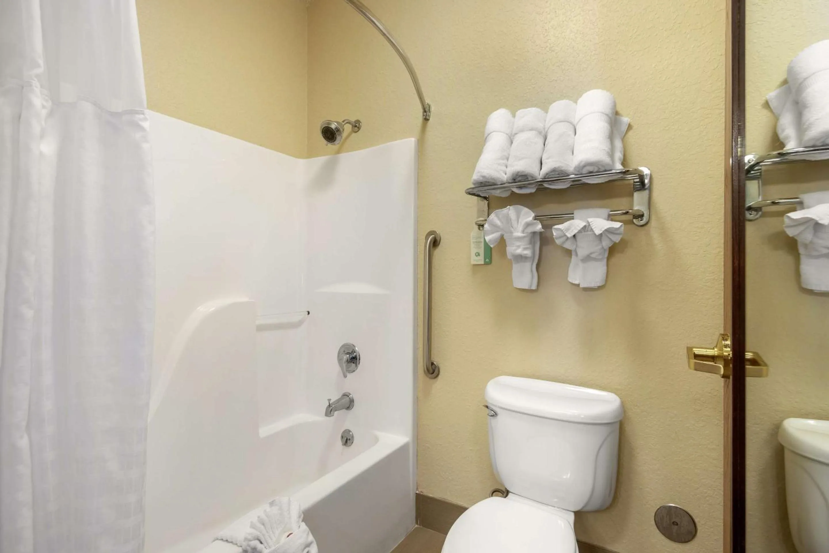 Bedroom in Comfort Inn & Suites Pittsburg KS