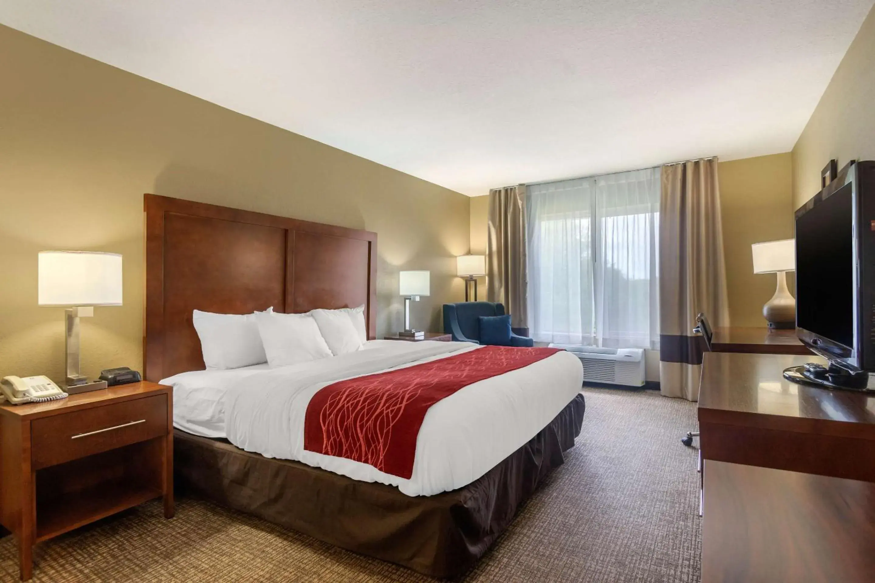 Bedroom, Bed in Comfort Inn & Suites Pittsburg KS Bedroom, Bed in Comfort Inn & Suites Pittsburg KS