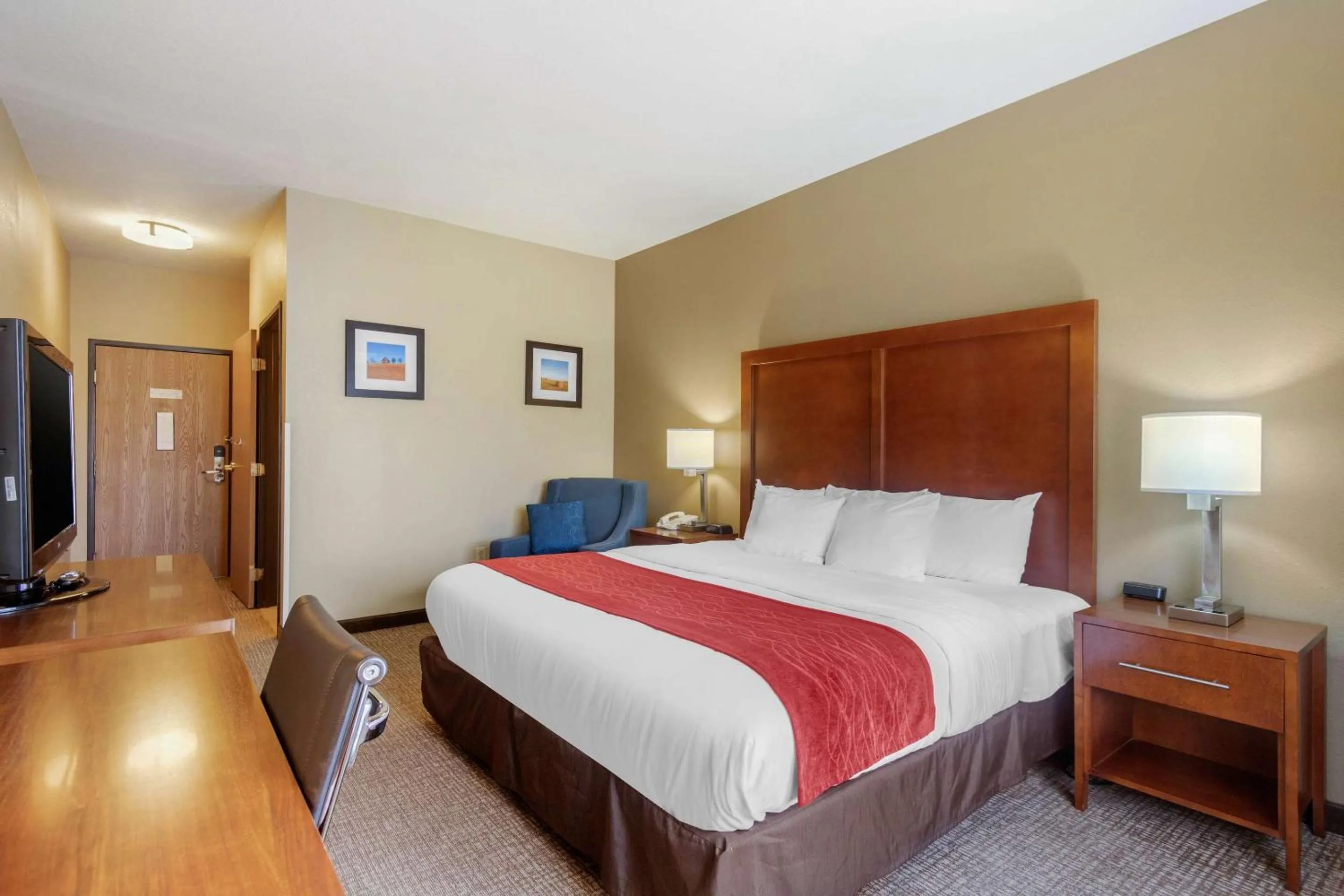 Bedroom, Bed in Comfort Inn & Suites Pittsburg KS