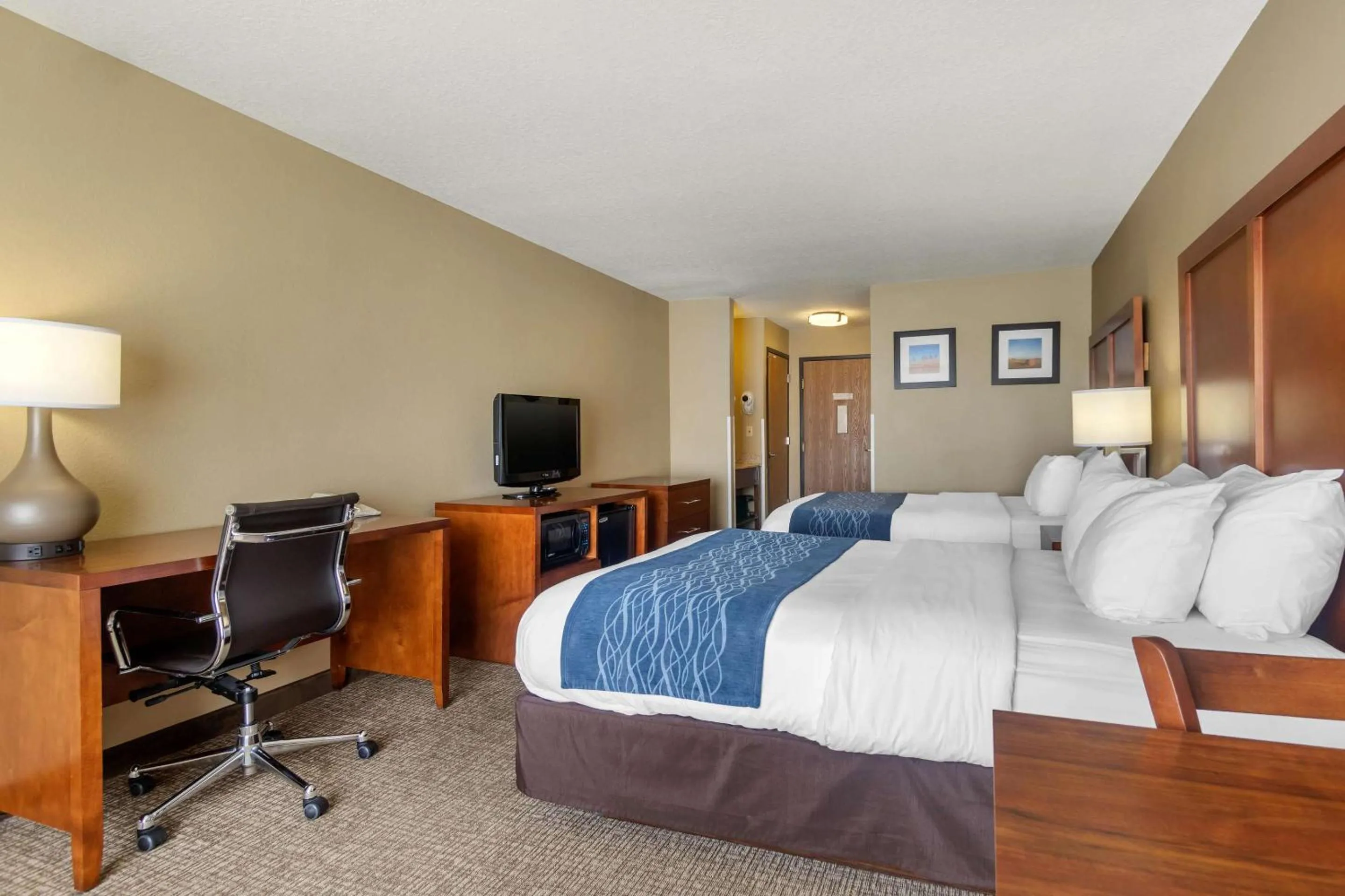 Bedroom, Bed in Comfort Inn & Suites Pittsburg KS