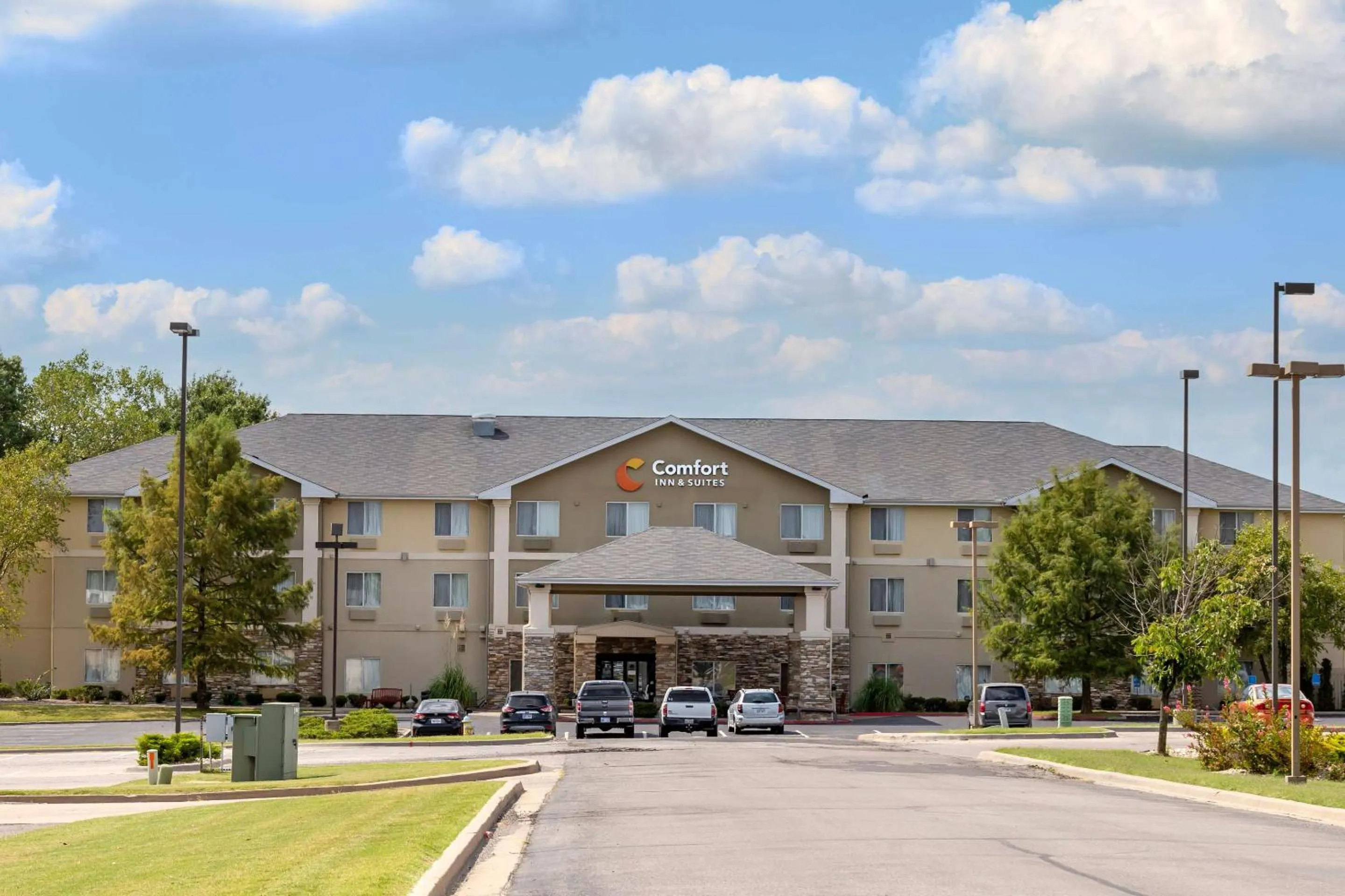 Property building in Comfort Inn & Suites Pittsburg KS