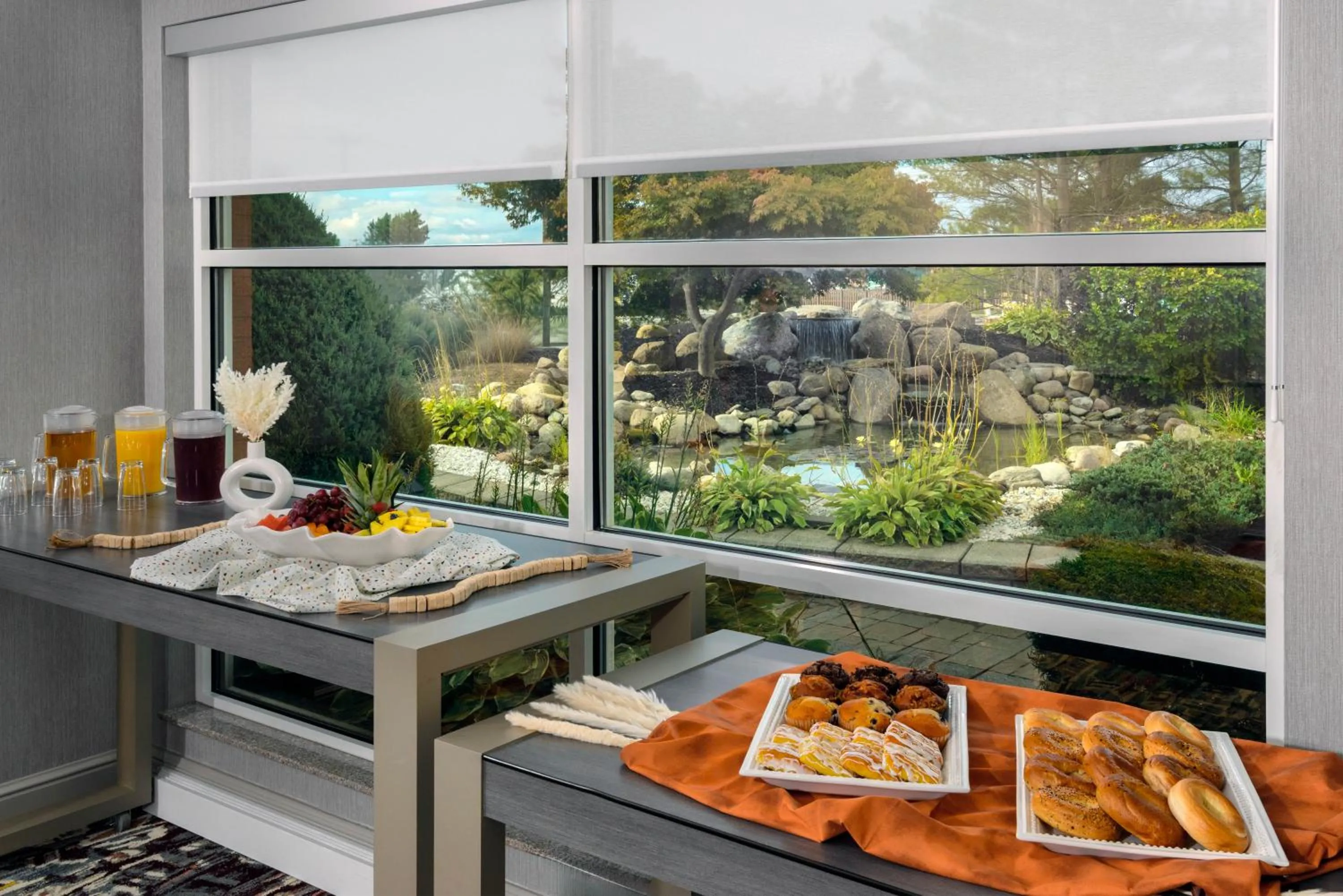 Food and drinks in Hilton Garden Inn Buffalo Airport