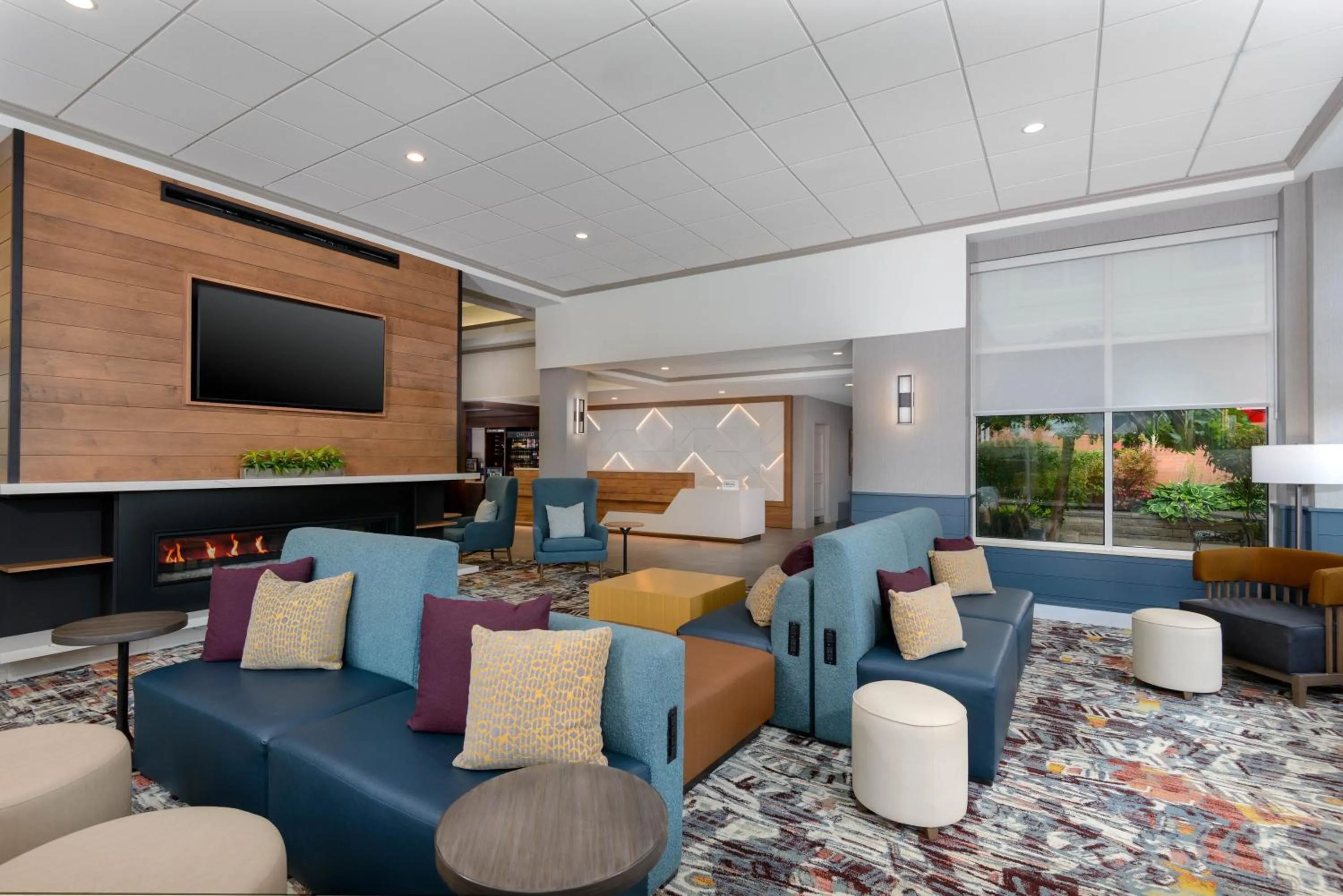 Seating area in Hilton Garden Inn Buffalo Airport