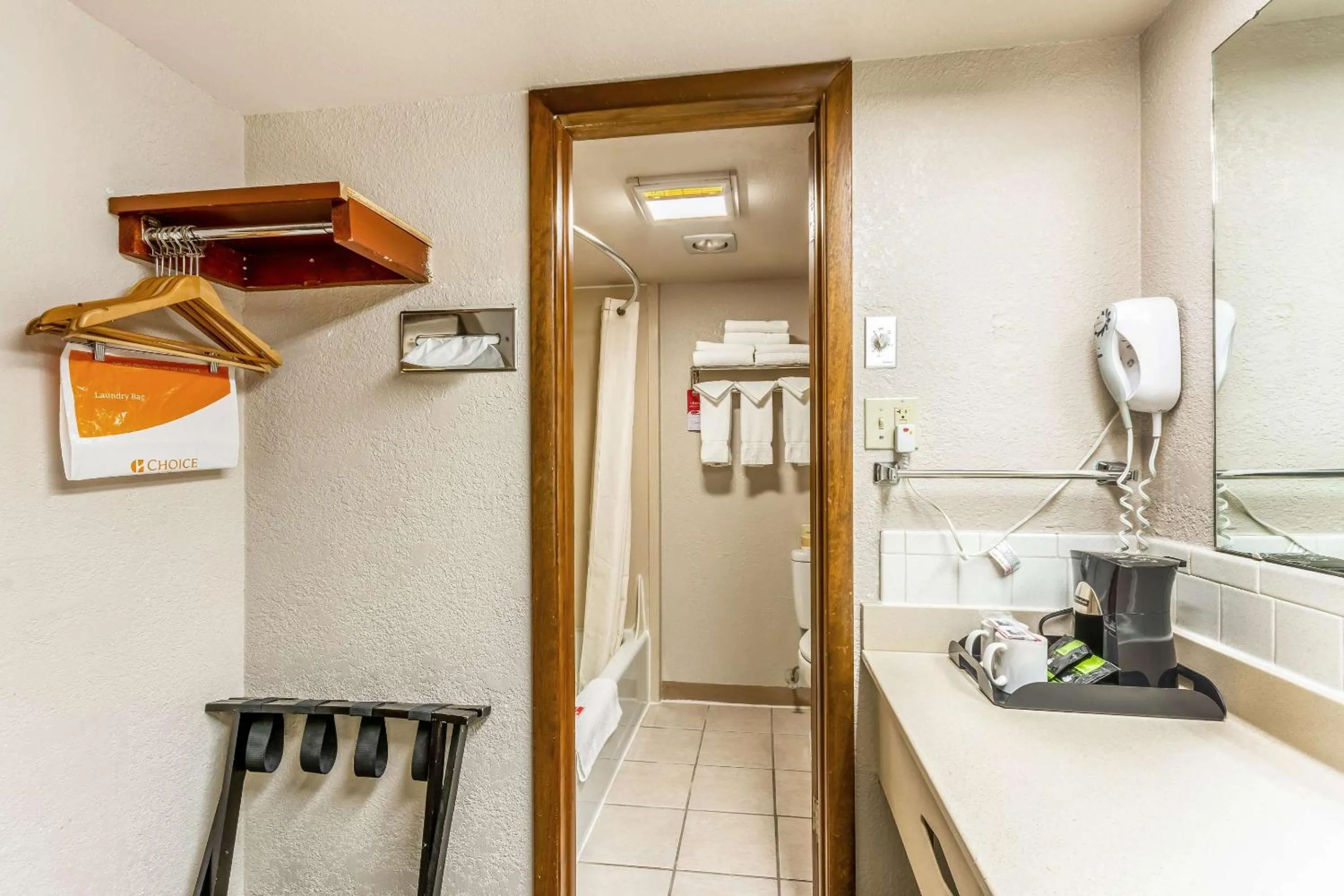 Bedroom in Econo Lodge Winfield