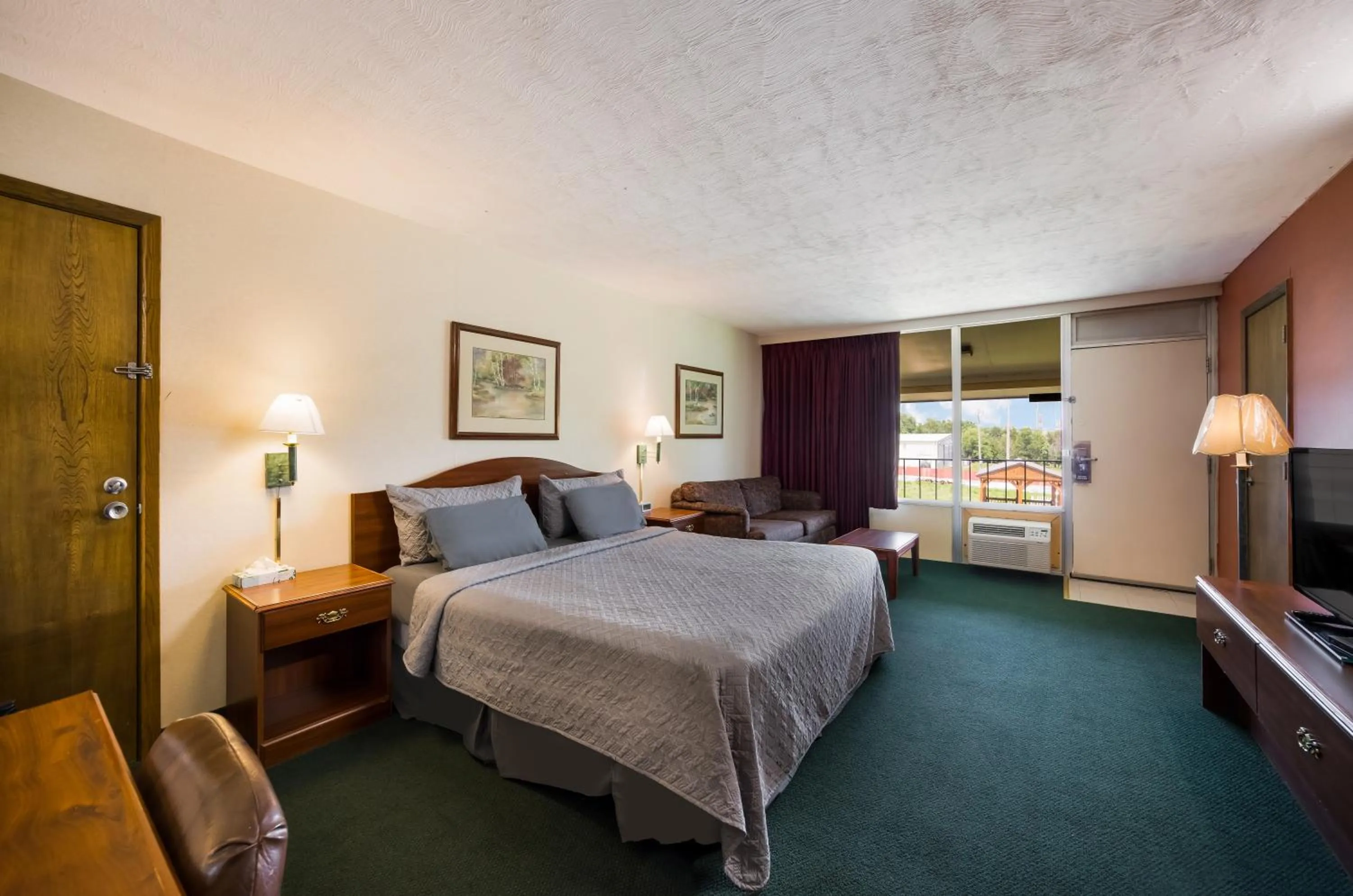 Bed in Travelodge by Wyndham Oakley