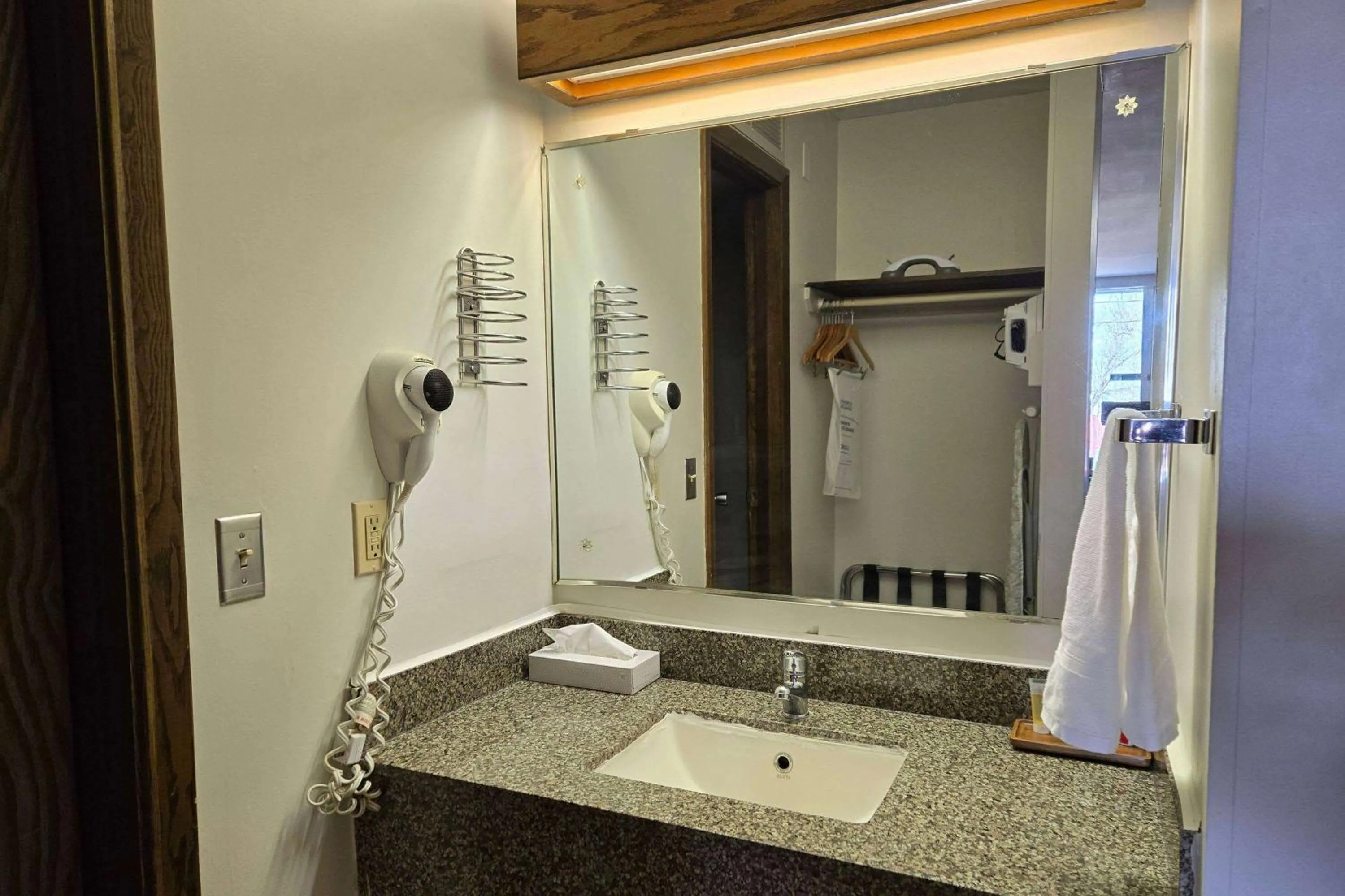 Bathroom in Travelodge by Wyndham Oakley